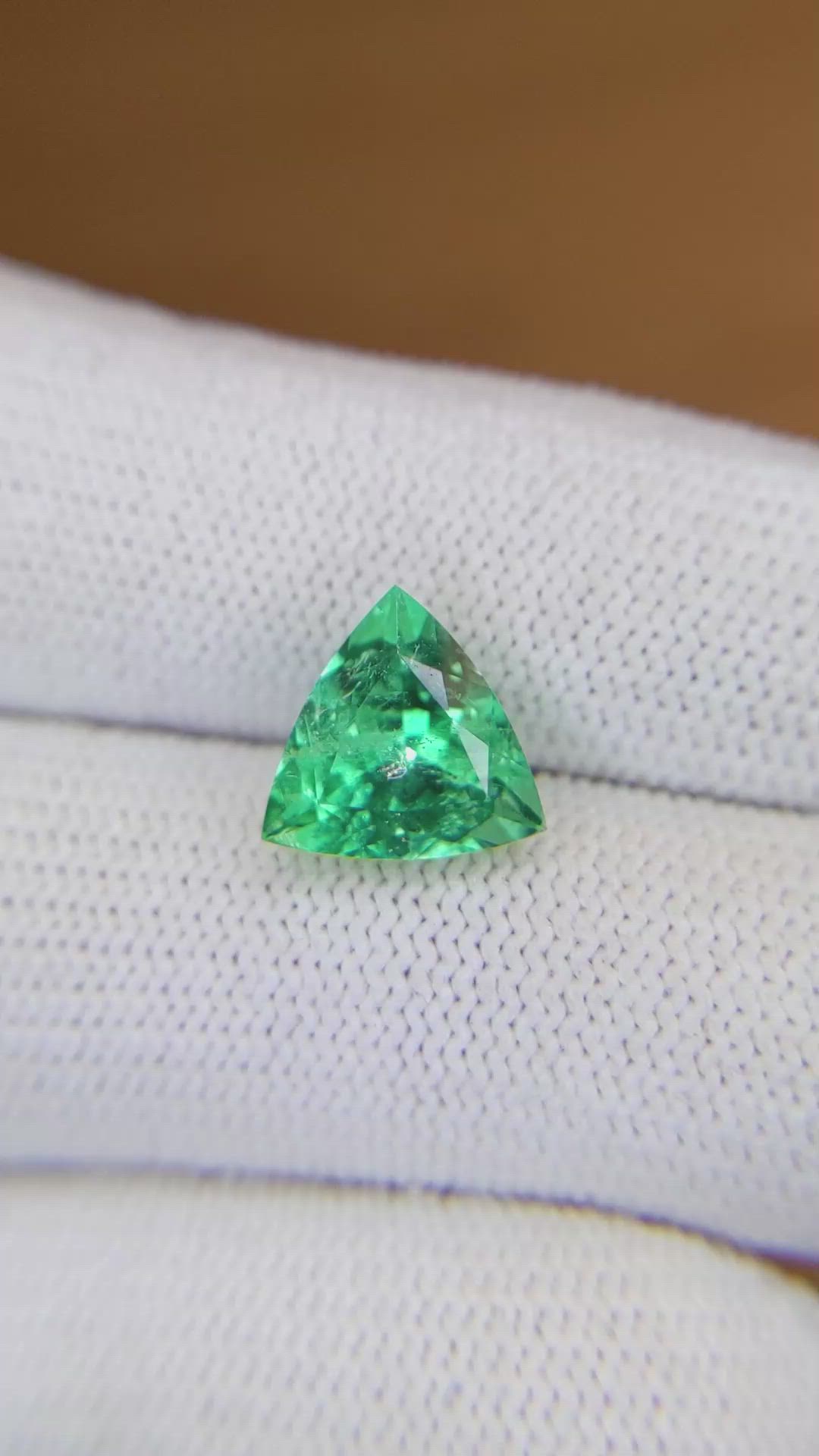 2.50 Ct. Emerald from Colombia Size Video