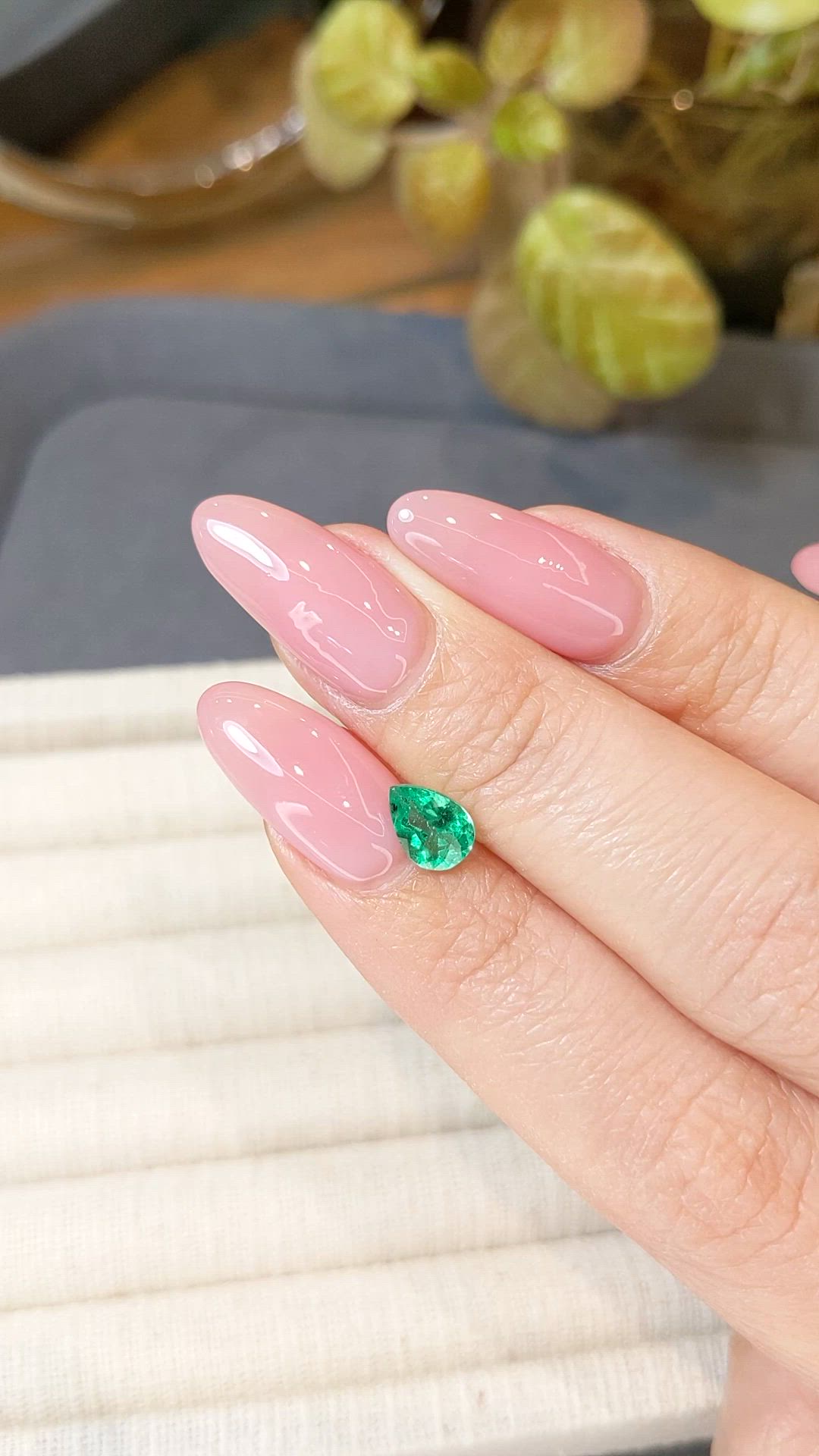 0.92 Ct. Emerald from Colombia Size Video