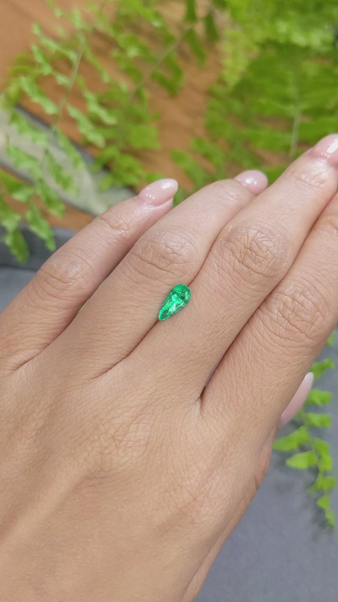 0.70 Ct. Emerald from Colombia Size Video