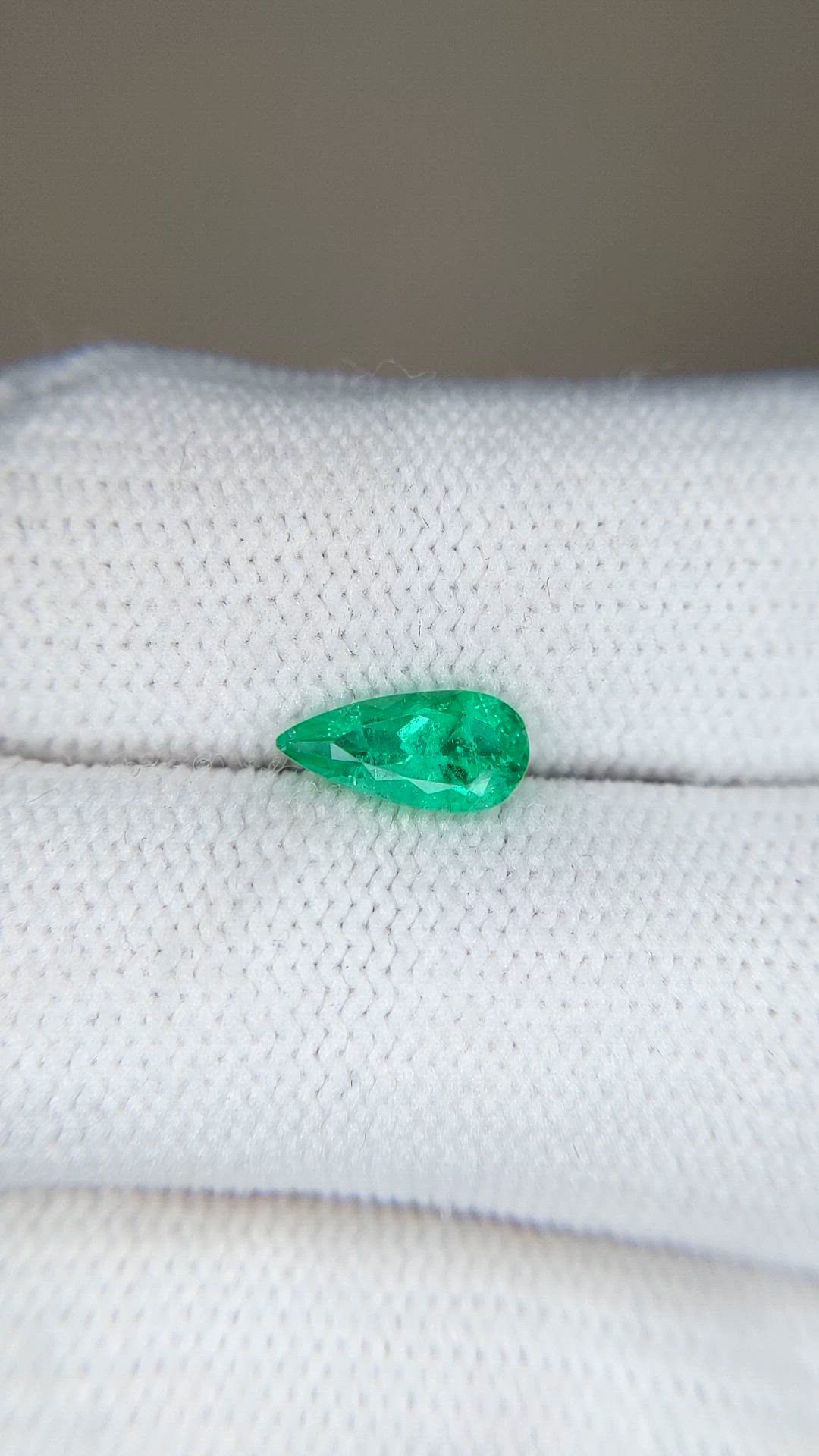 0.70 Ct. Emerald from Colombia Size Video
