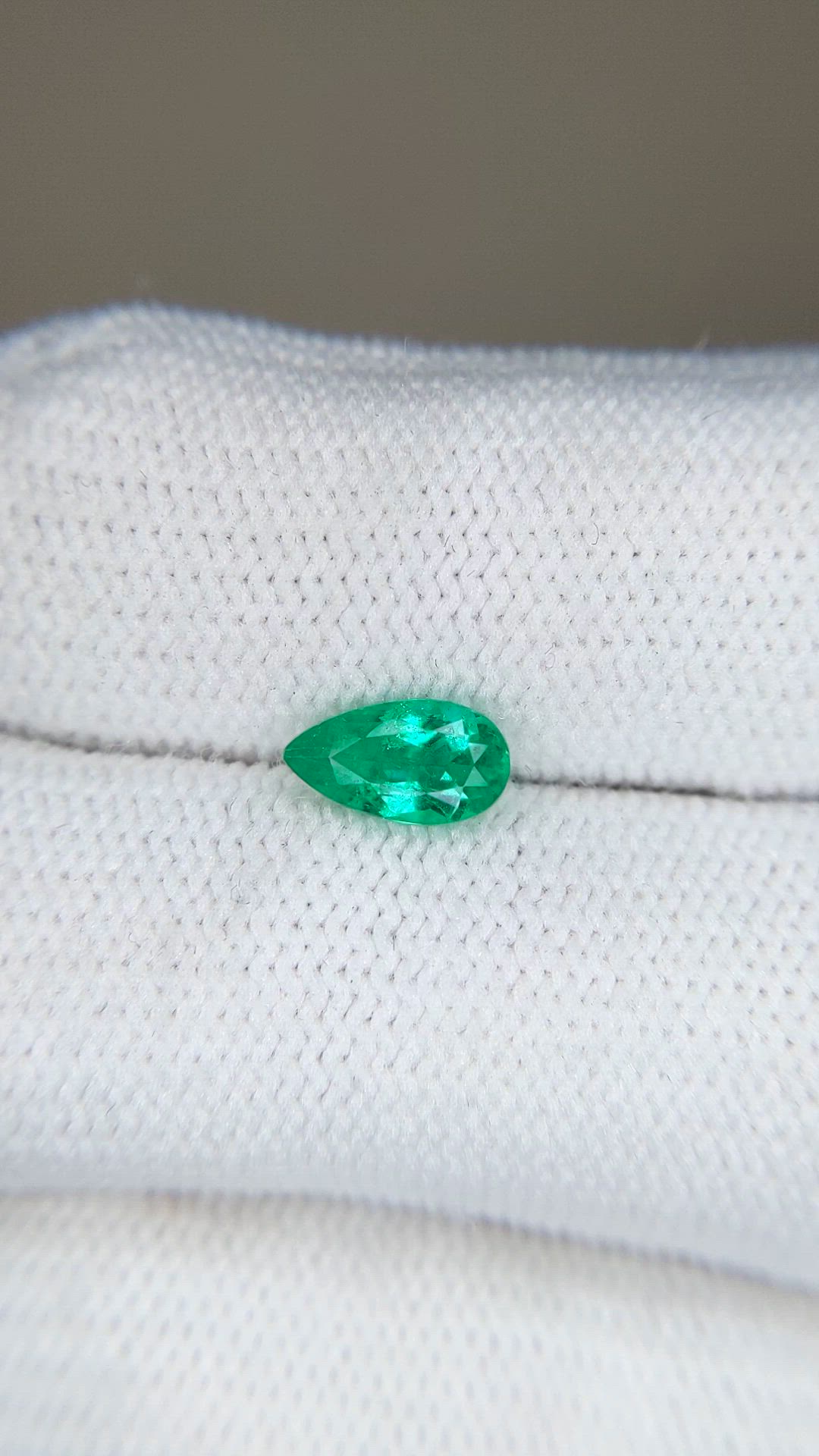 0.65 Ct. Emerald from Colombia Size Video
