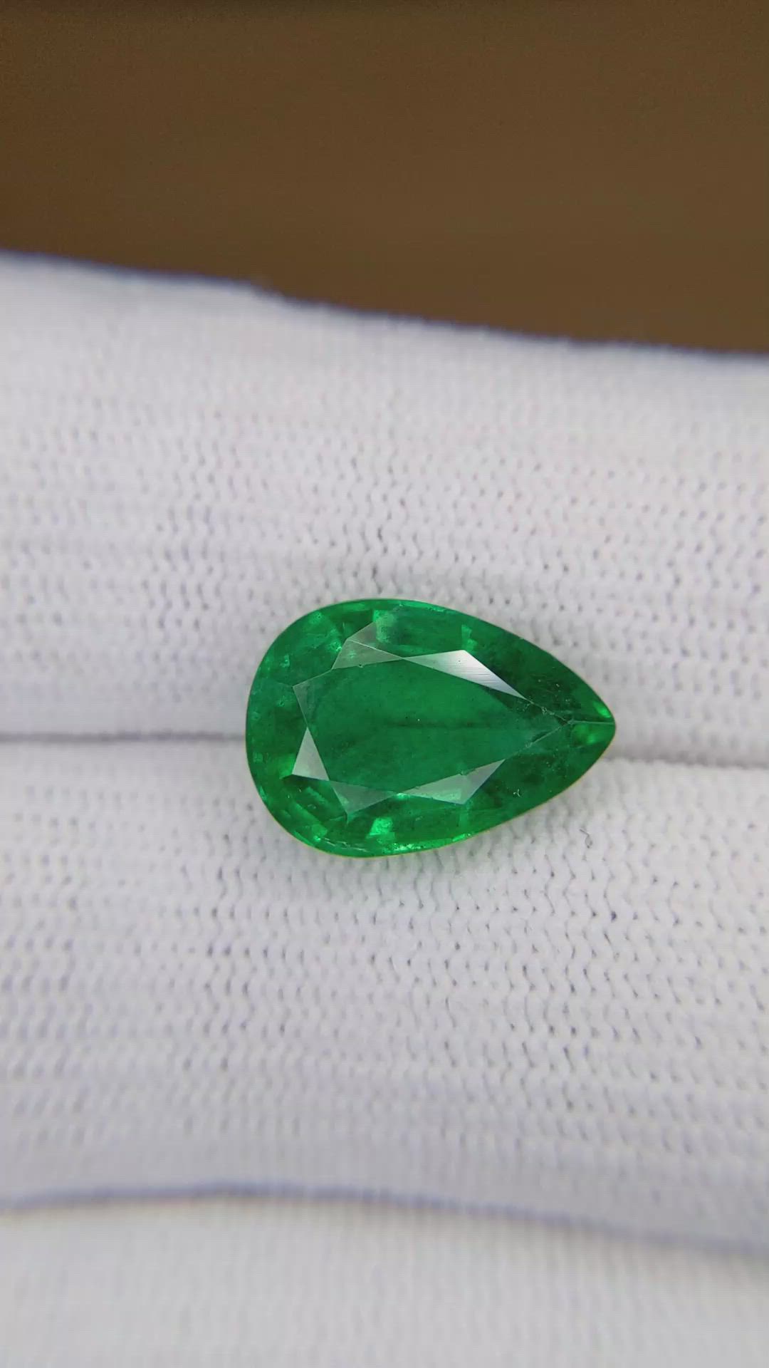 5.23 Ct. Emerald from Zambia Size Video