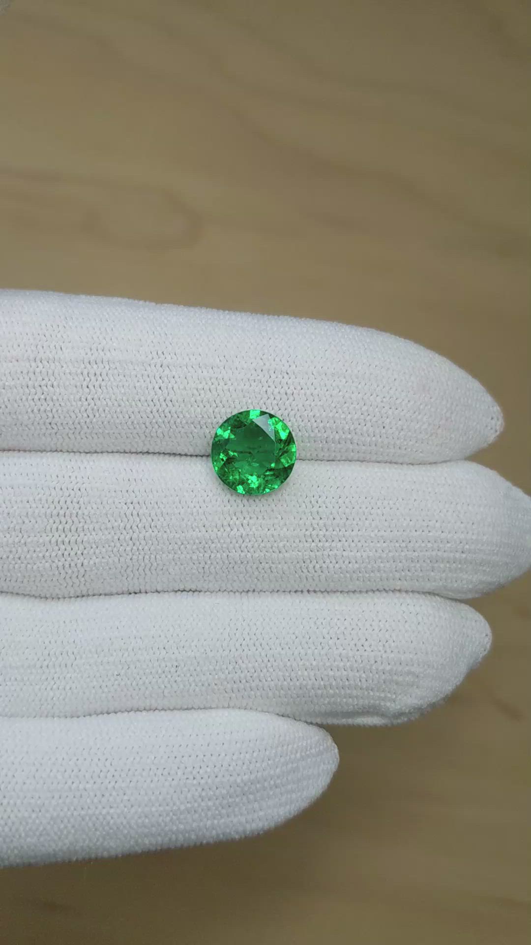 2.88 Ct. Emerald from Zambia Size Video