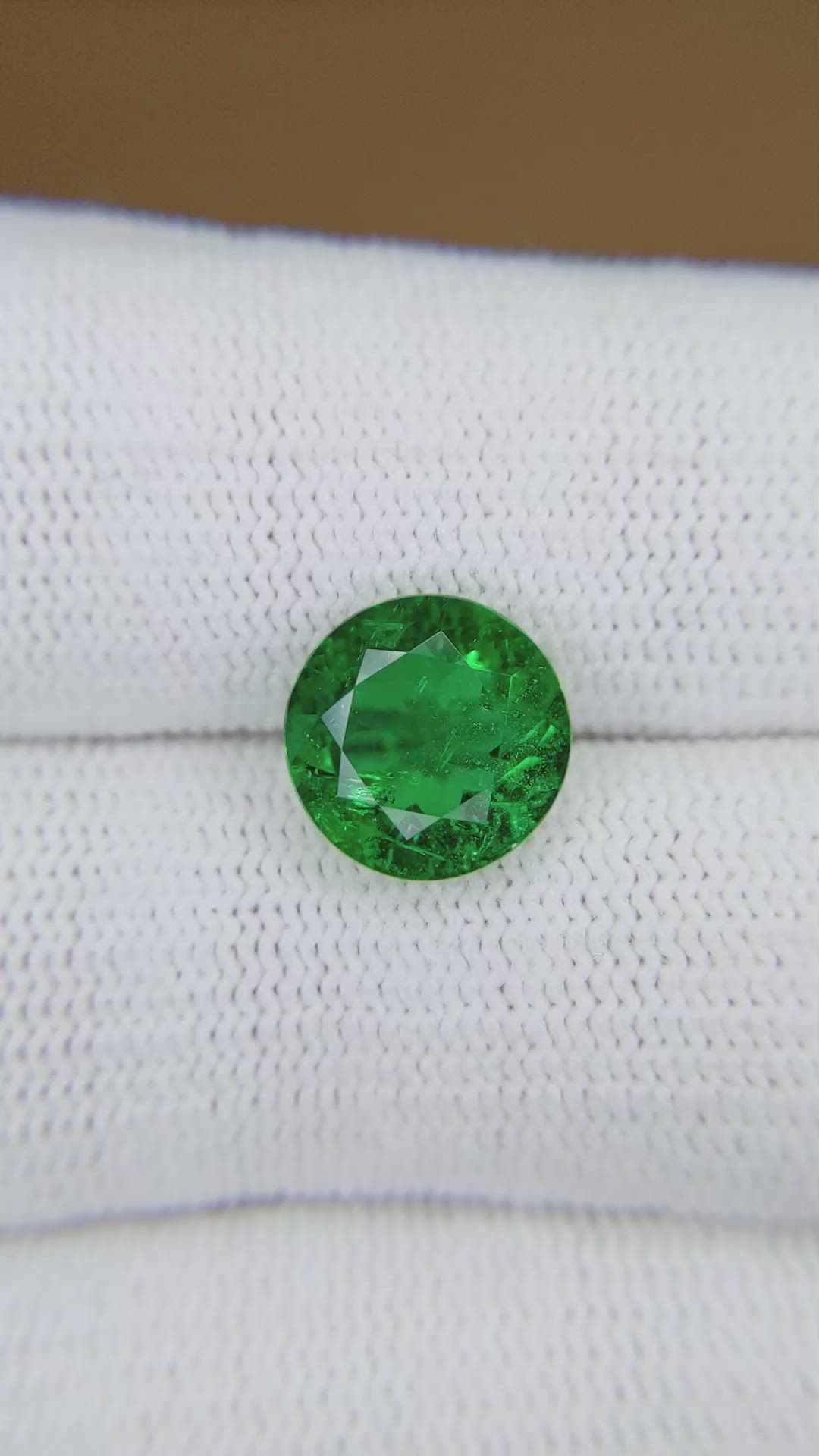 2.88 Ct. Emerald from Zambia Size Video
