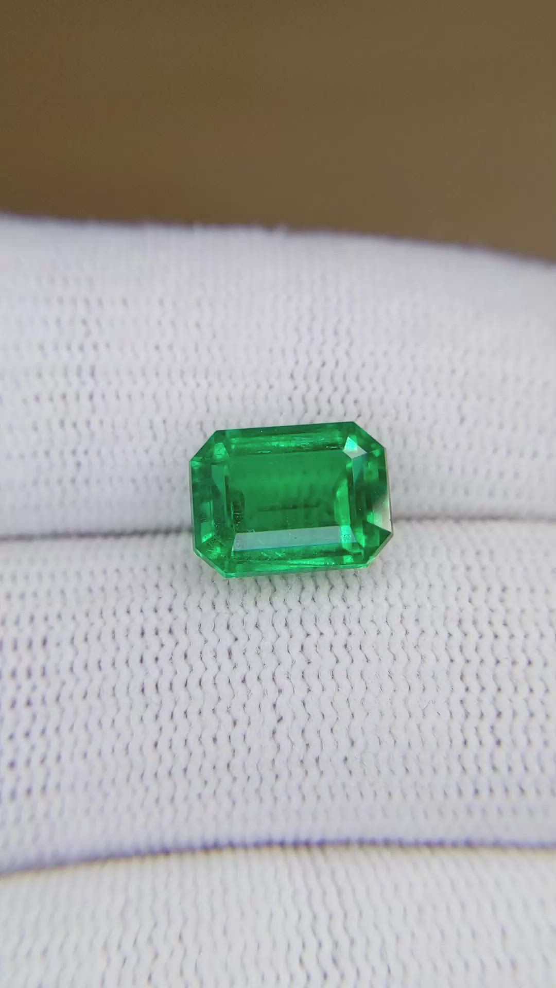 3.53 Ct. Emerald from Colombia - Muzo Size Video