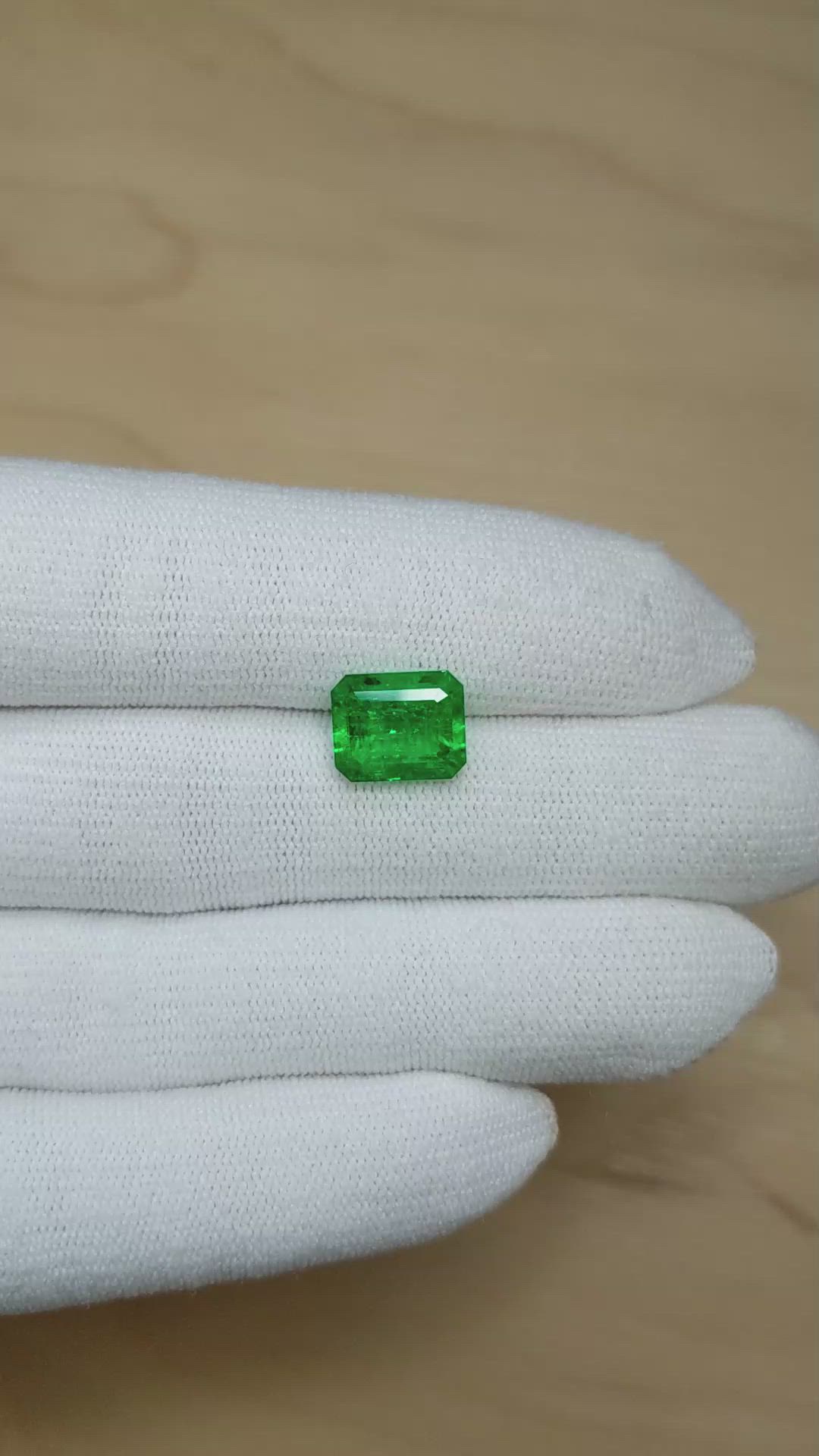 3.72 Ct. Emerald from Colombia - Muzo Size Video