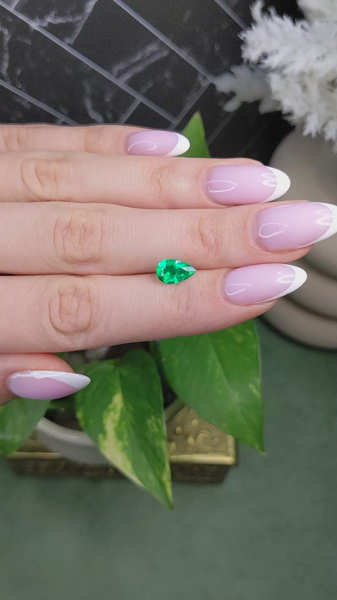 0.98 Ct. Emerald from Colombia Size Video