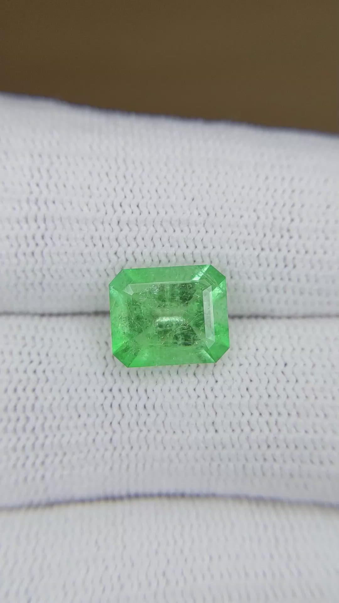 2.89 Ct. Emerald from Colombia Size Video