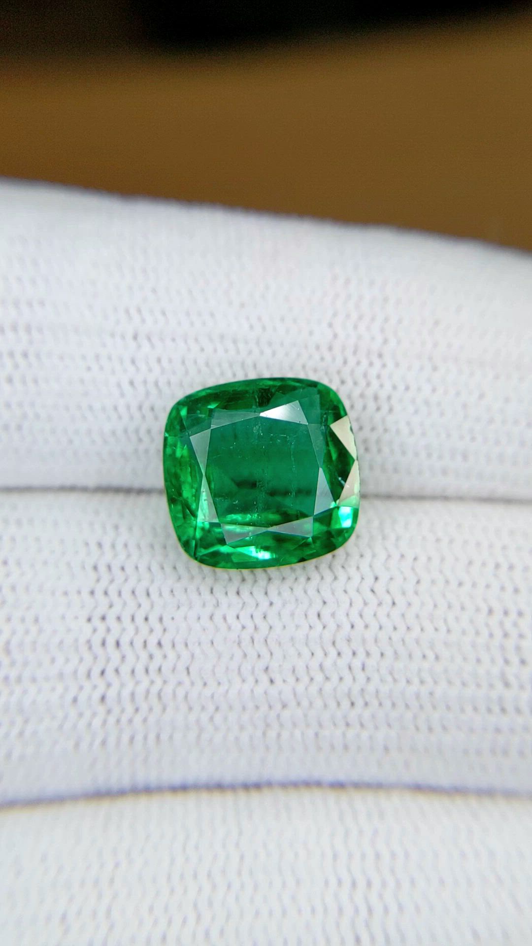 5.11 Ct. Emerald from Zambia Size Video