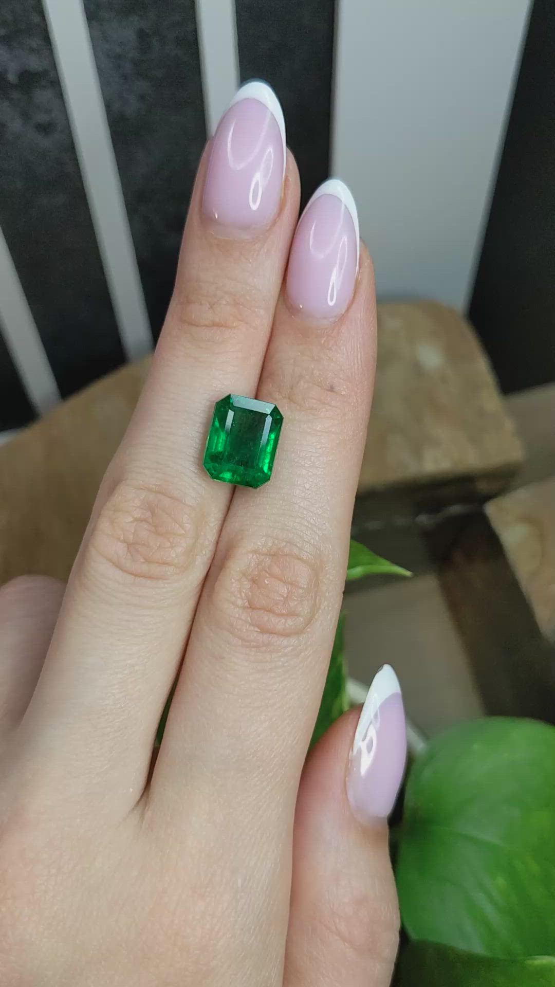 5.66 Ct. Emerald from Zambia Size Video