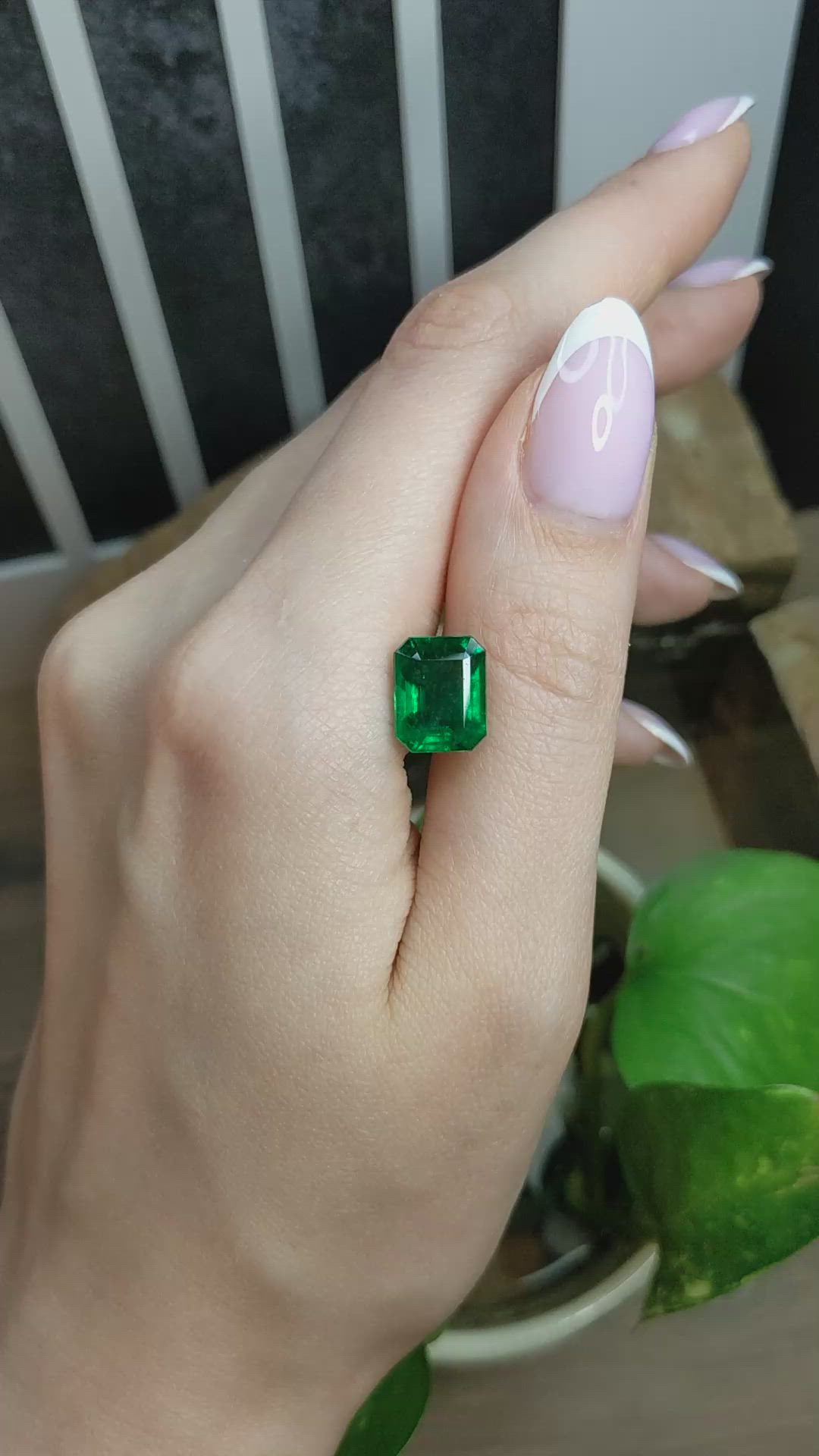 5.66 Ct. Emerald from Zambia Size Video
