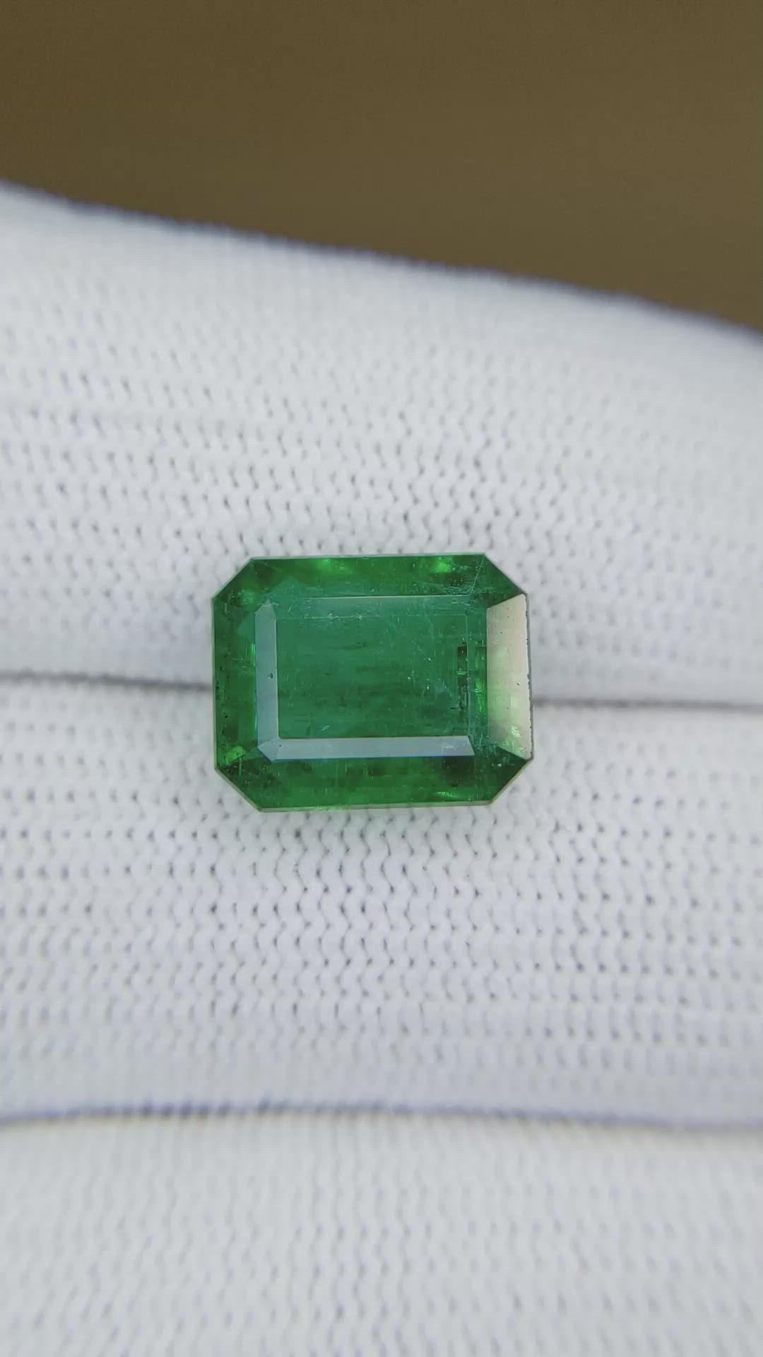 5.66 Ct. Emerald from Zambia Size Video