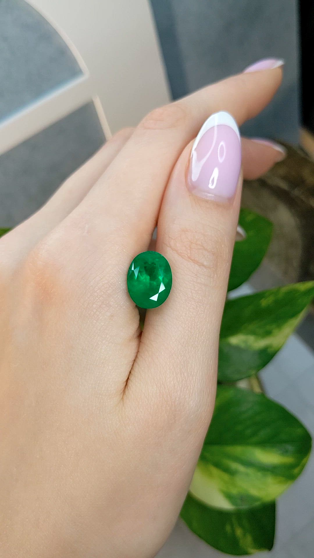 6.40 Ct. Emerald from Colombia - Muzo Size Video