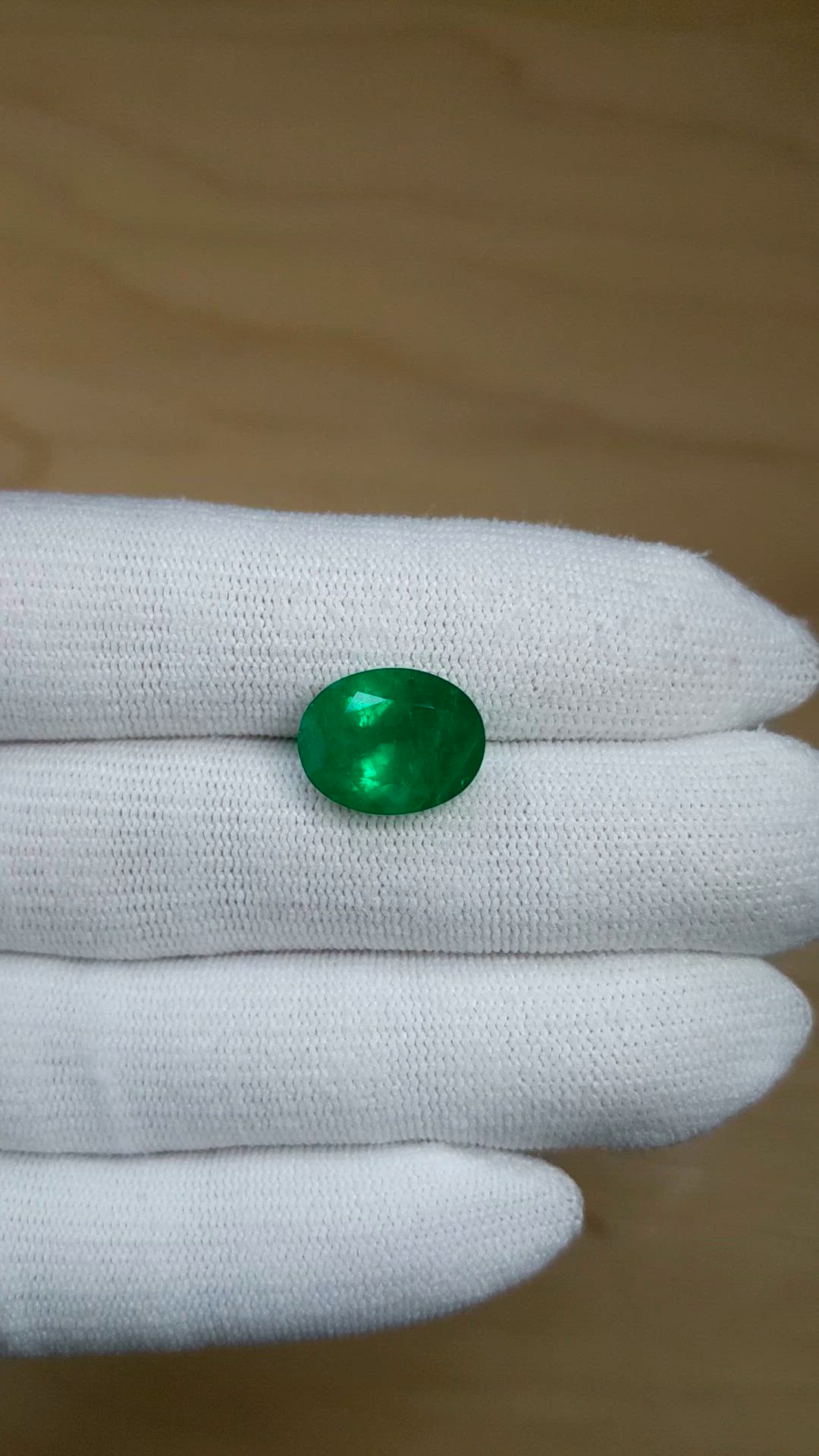 6.40 Ct. Emerald from Colombia - Muzo Size Video