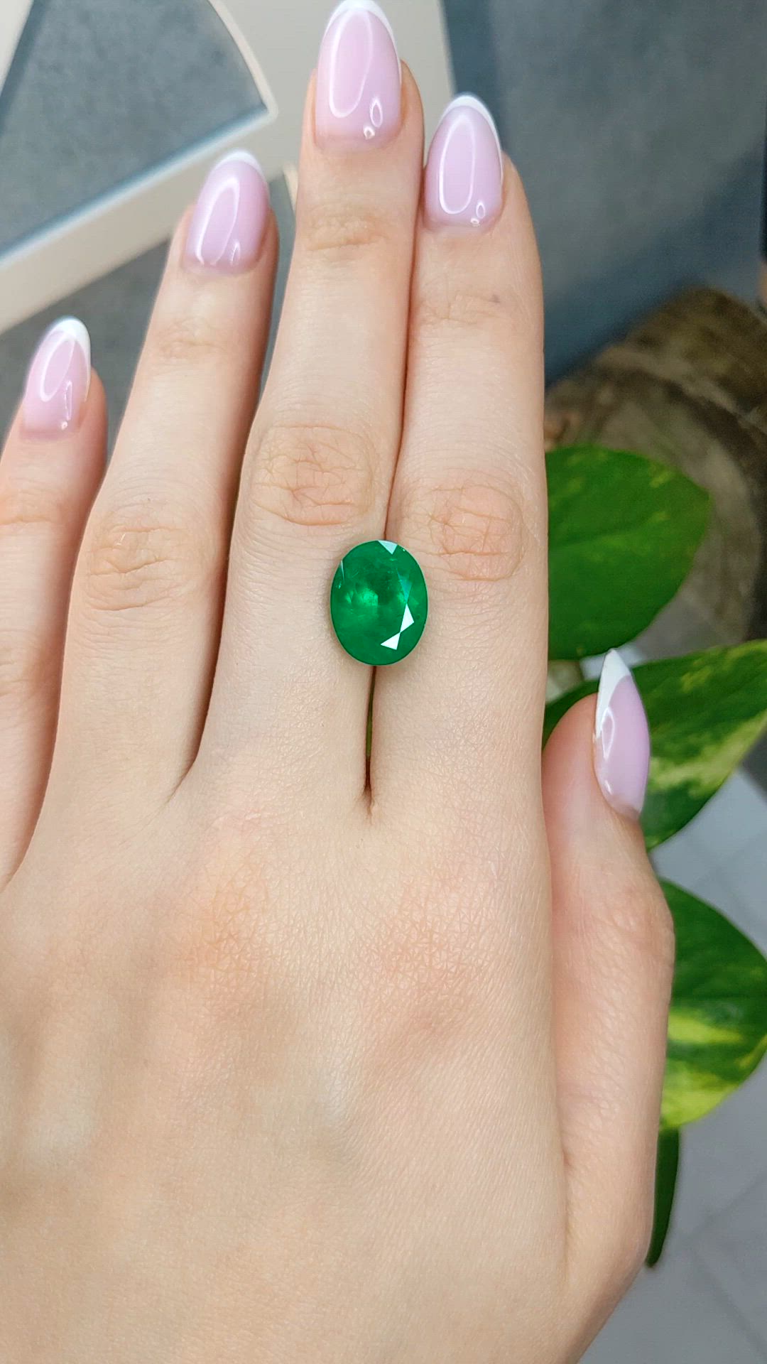 6.40 Ct. Emerald from Colombia - Muzo Size Video