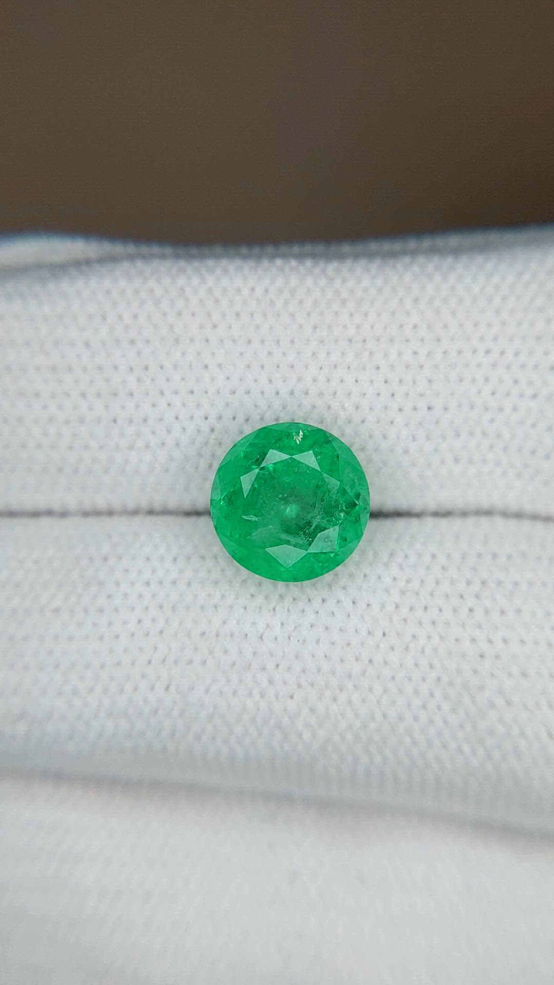 2.56 Ct. Emerald from Russia Size Video