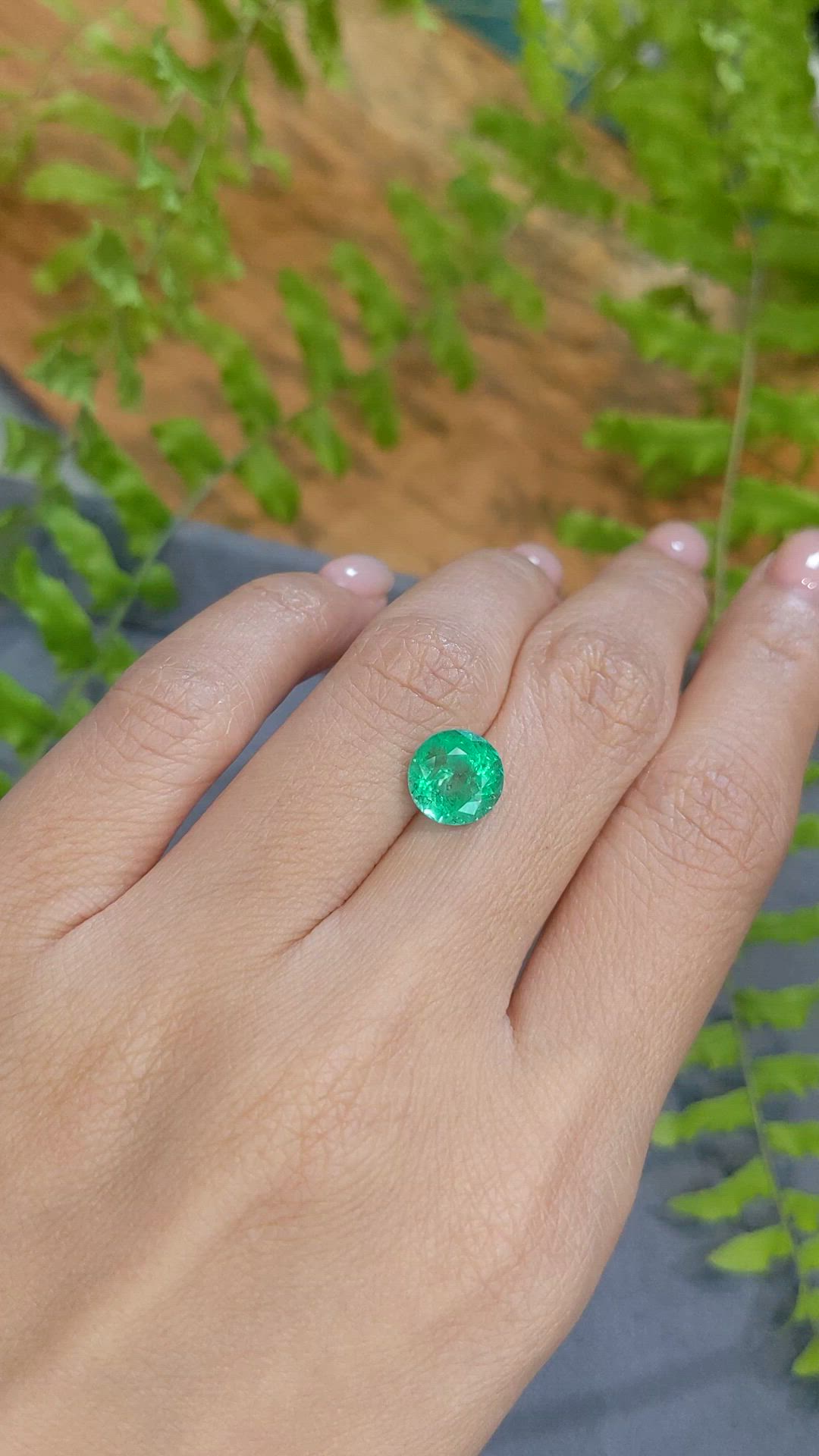2.56 Ct. Emerald from Russia Size Video