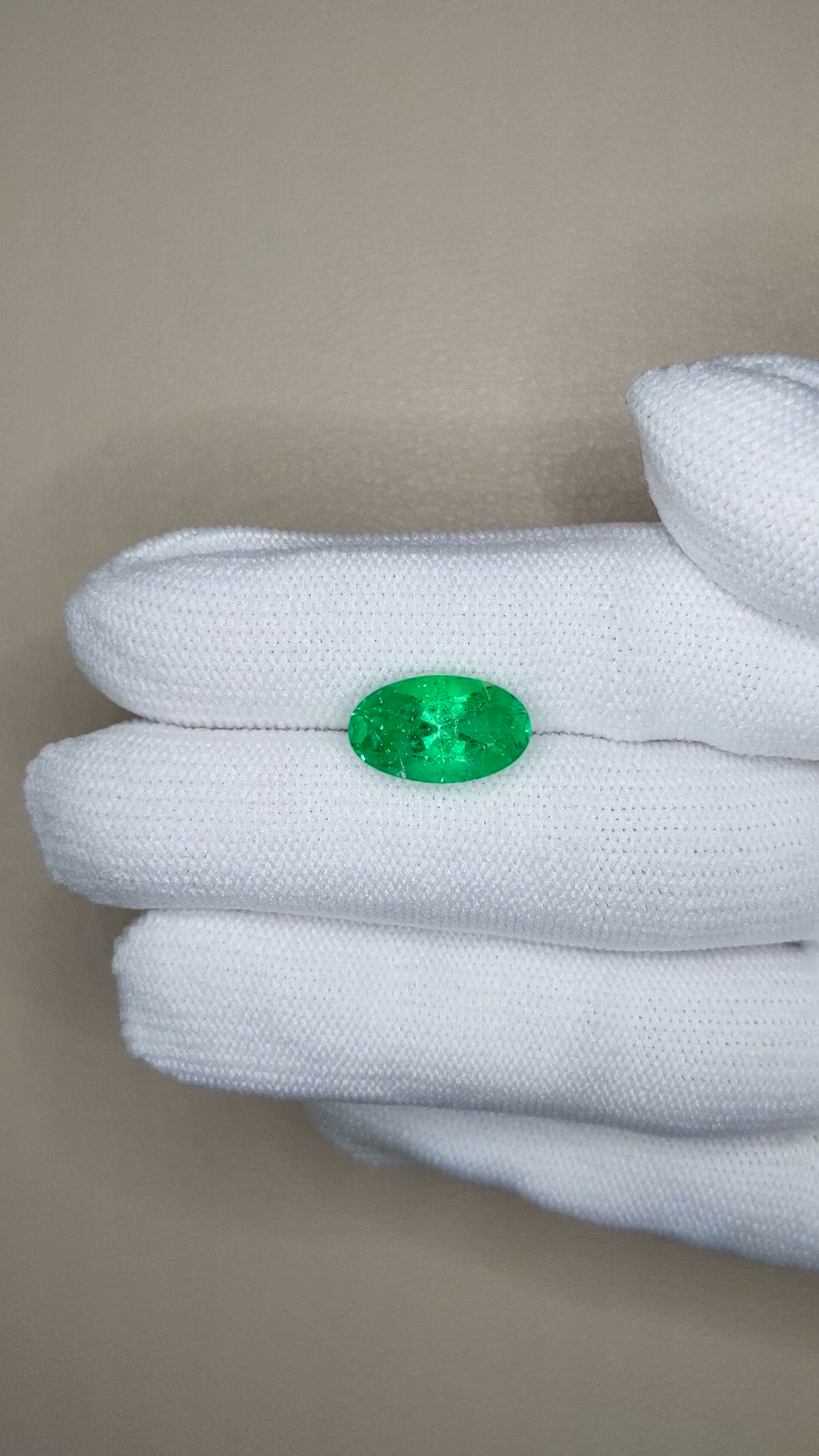 3.84 Ct. Emerald from Russia Size Video