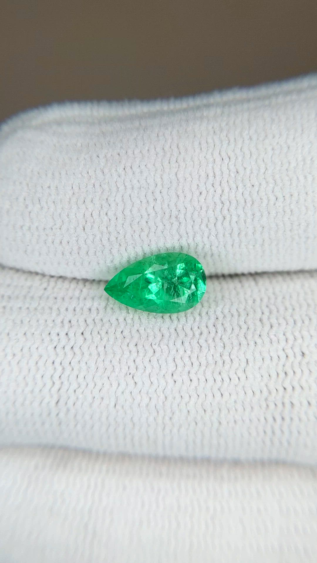1.23 Ct. Emerald from Russia Size Video