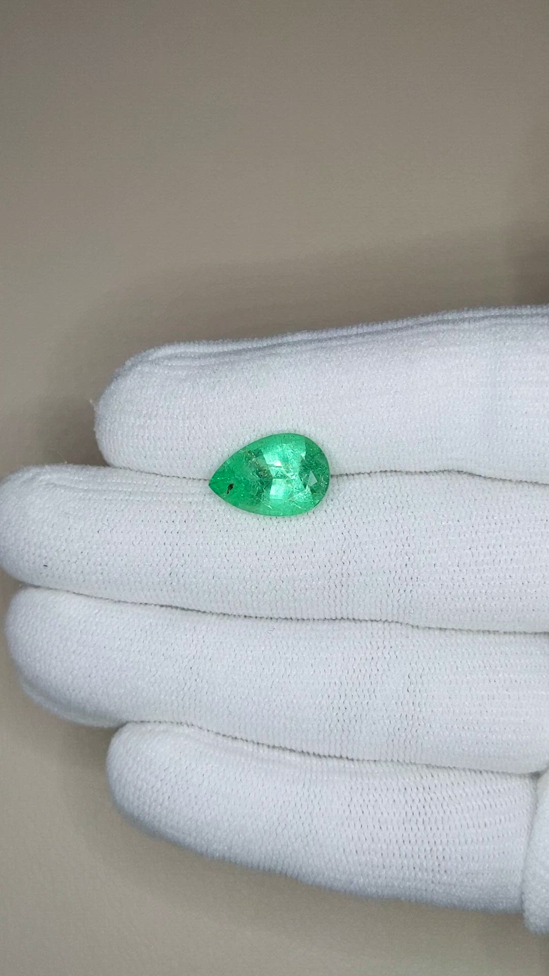 4.71 Ct. Emerald from Russia Size Video