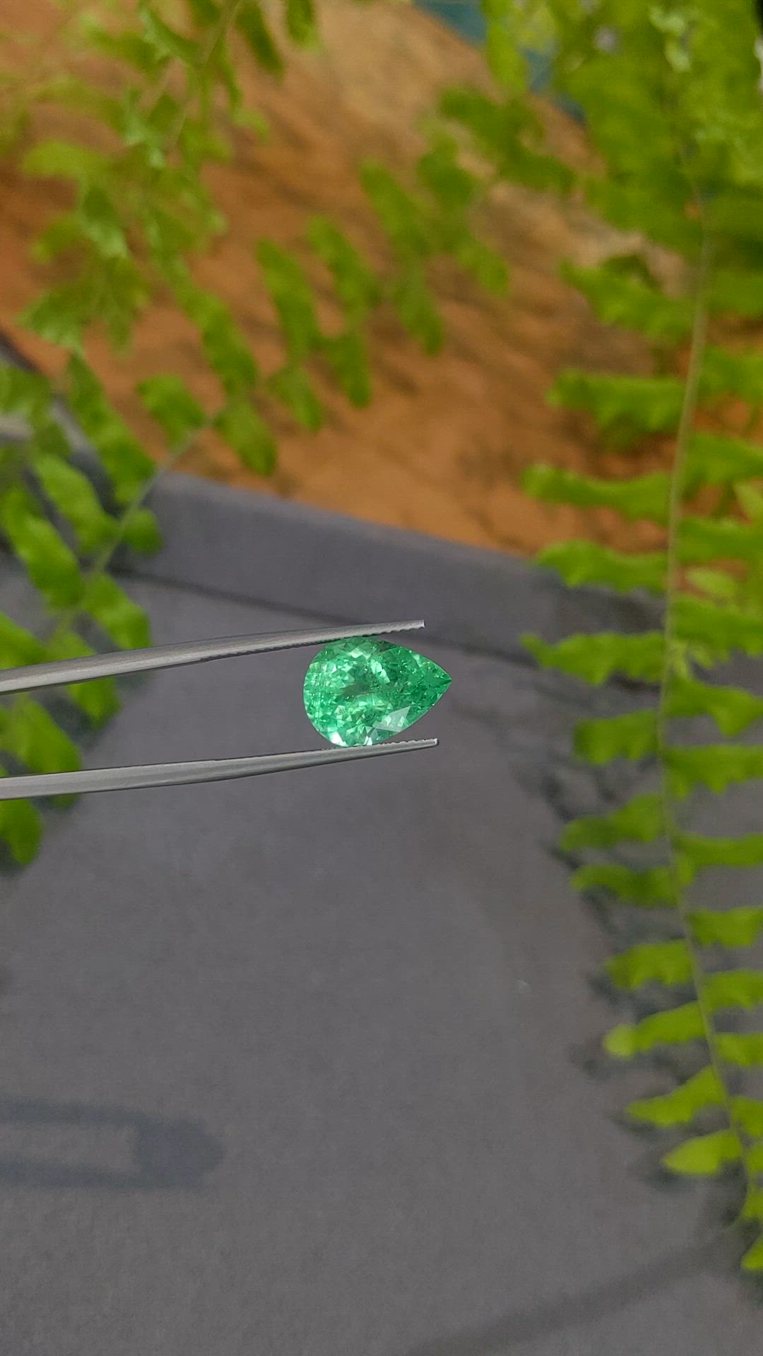 4.66 Ct. Emerald from Russia Size Video