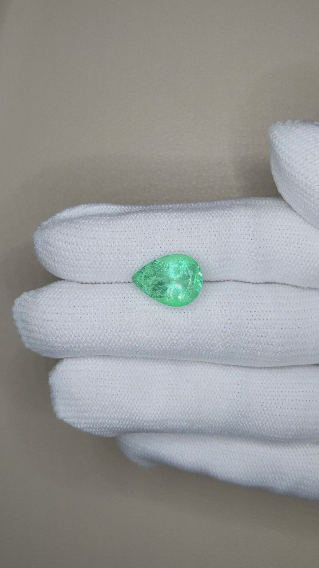 4.66 Ct. Emerald from Russia Size Video