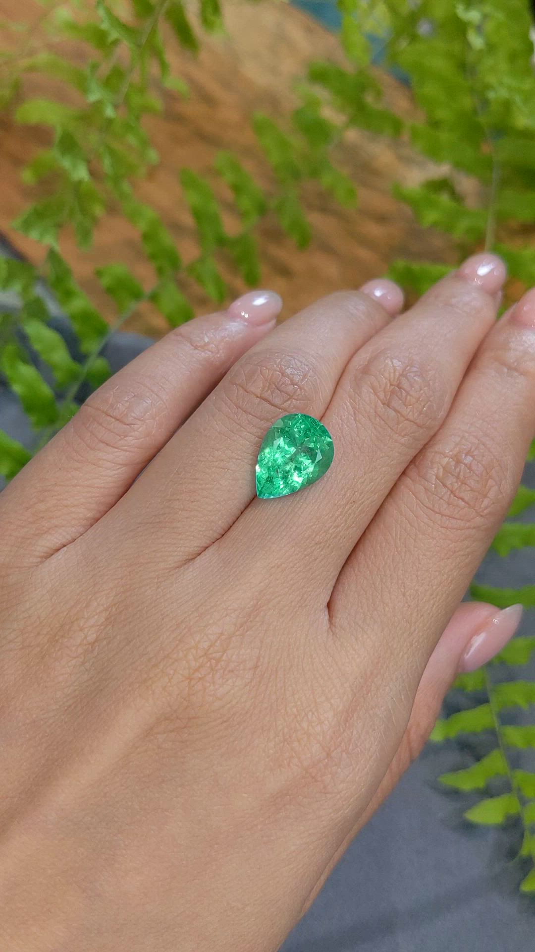 4.66 Ct. Emerald from Russia Size Video