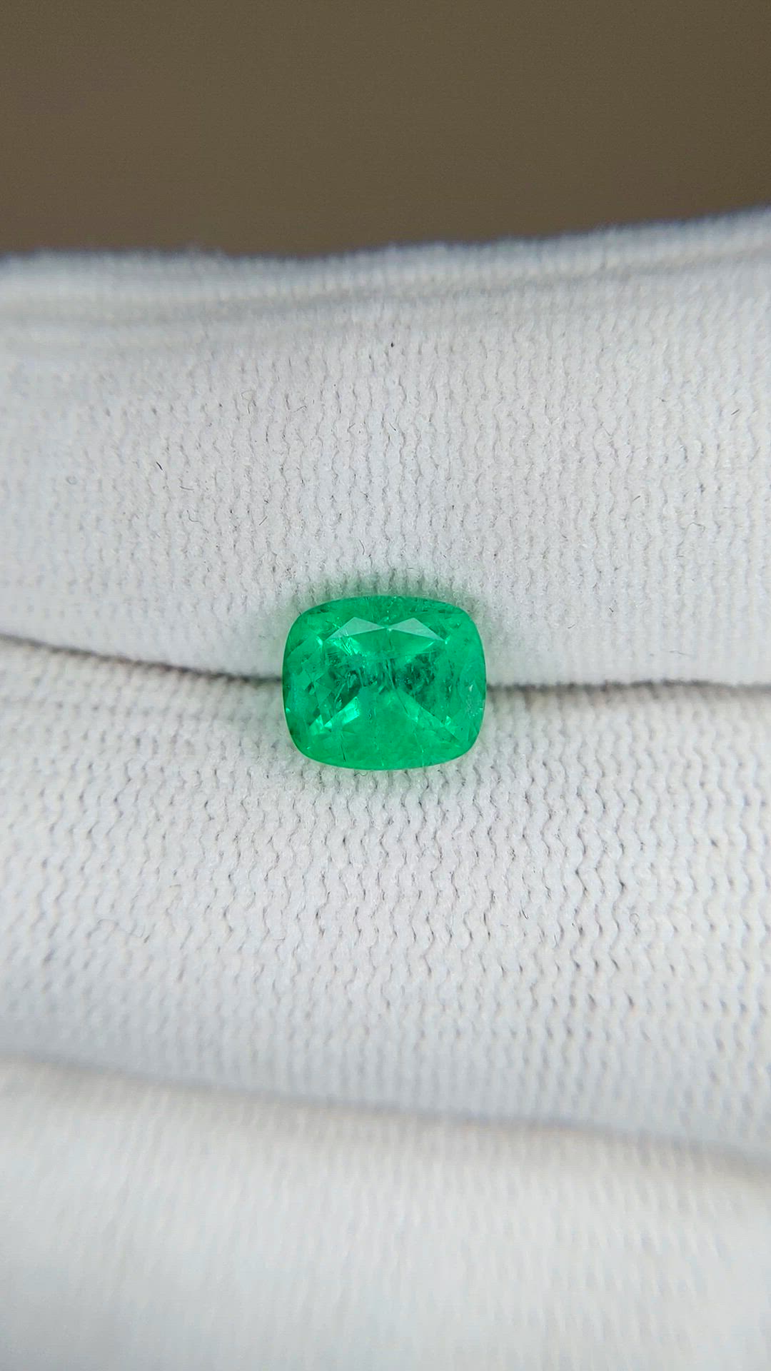 1.94 Ct. Emerald from Russia Size Video