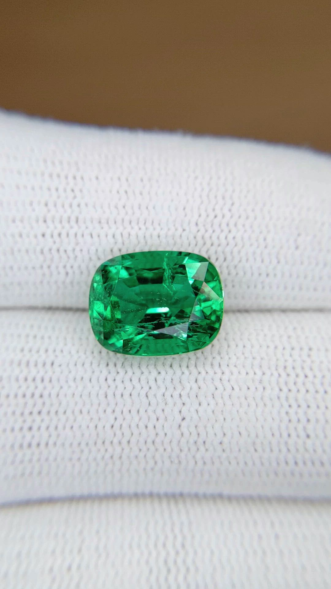 5.19 Ct. Emerald from Zambia Size Video