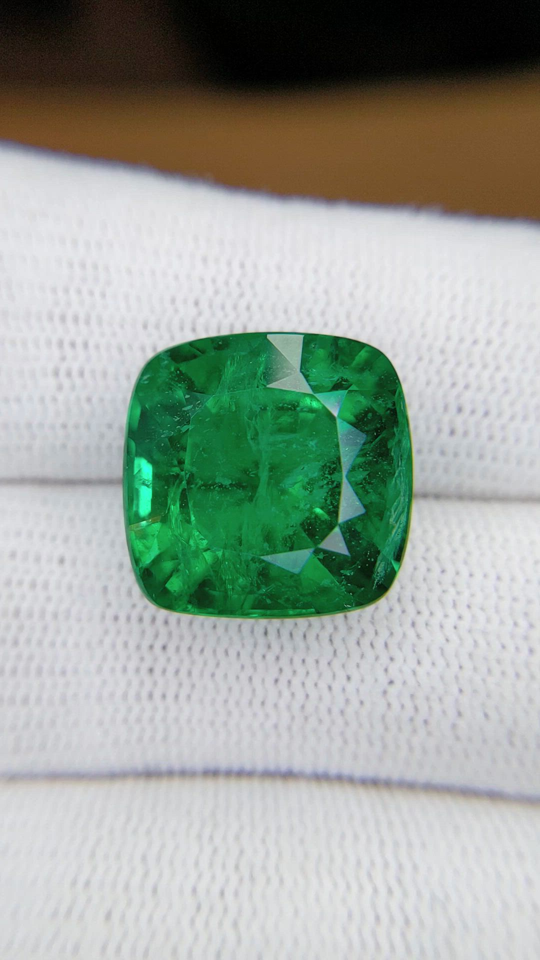 15.09 Ct. Emerald from Zambia Size Video