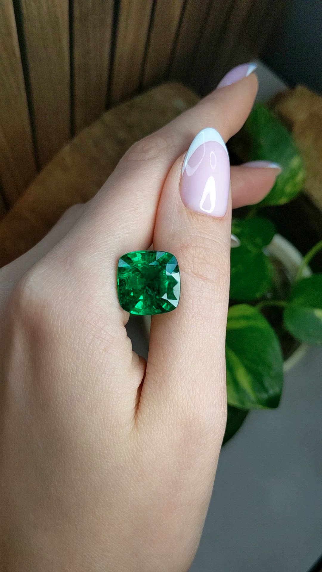 15.09 Ct. Emerald from Zambia Size Video