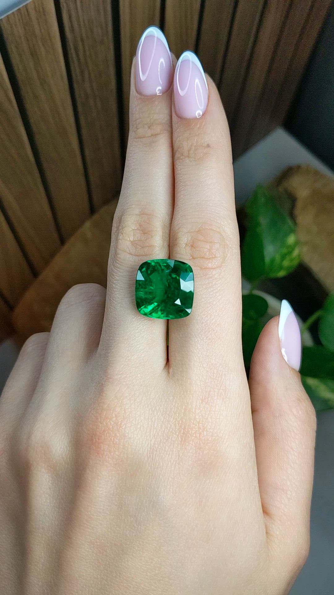 15.09 Ct. Emerald from Zambia Size Video