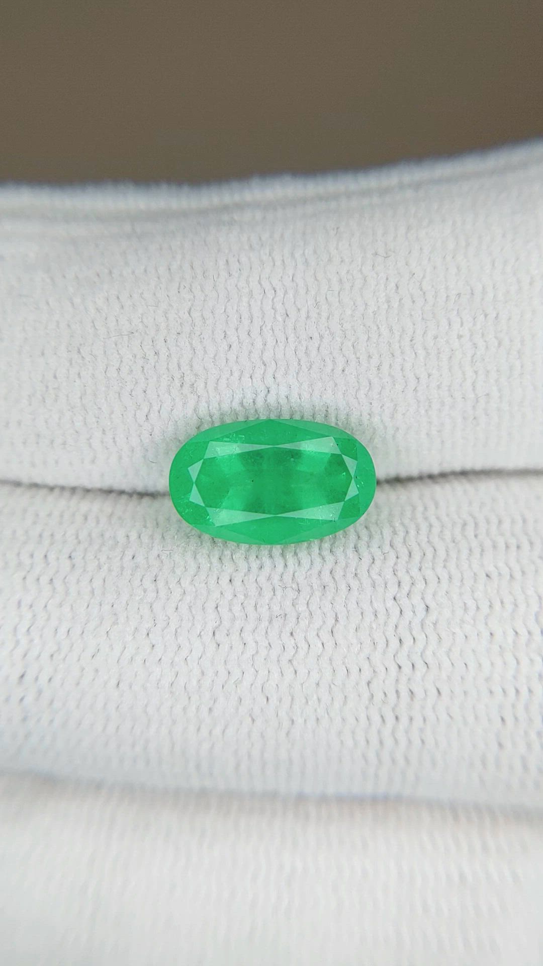 2.72 Ct. Emerald from Russia Size Video