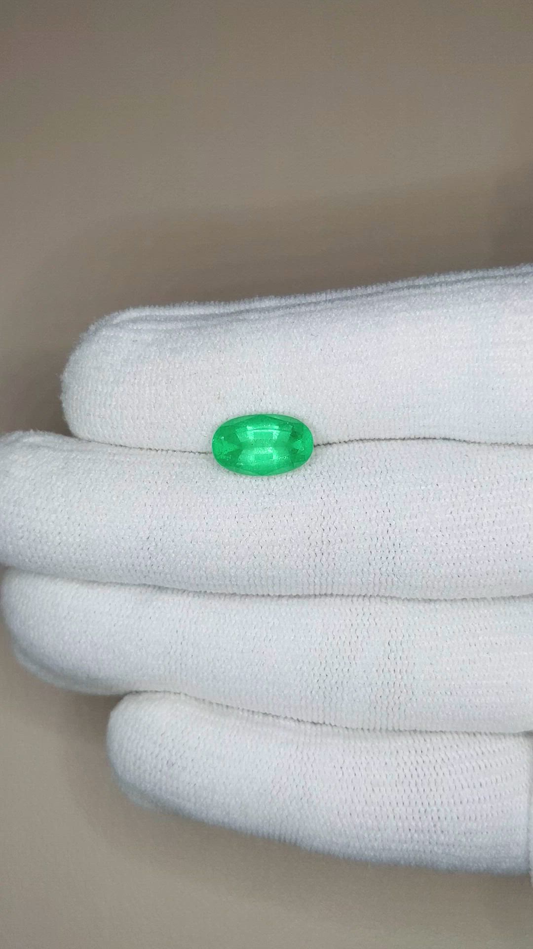 2.72 Ct. Emerald from Russia Size Video