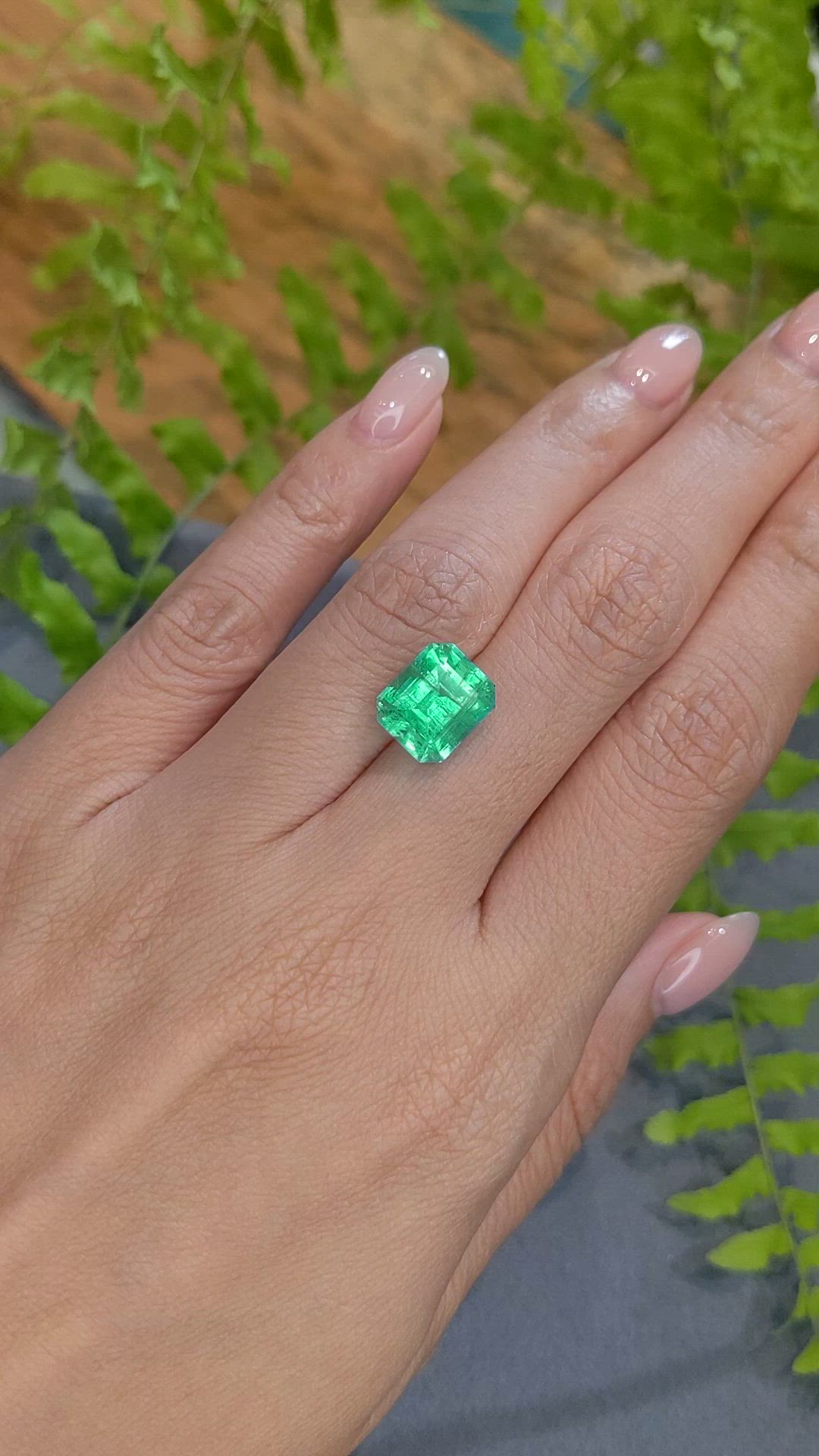 5.24 Ct. Emerald from Russia Size Video