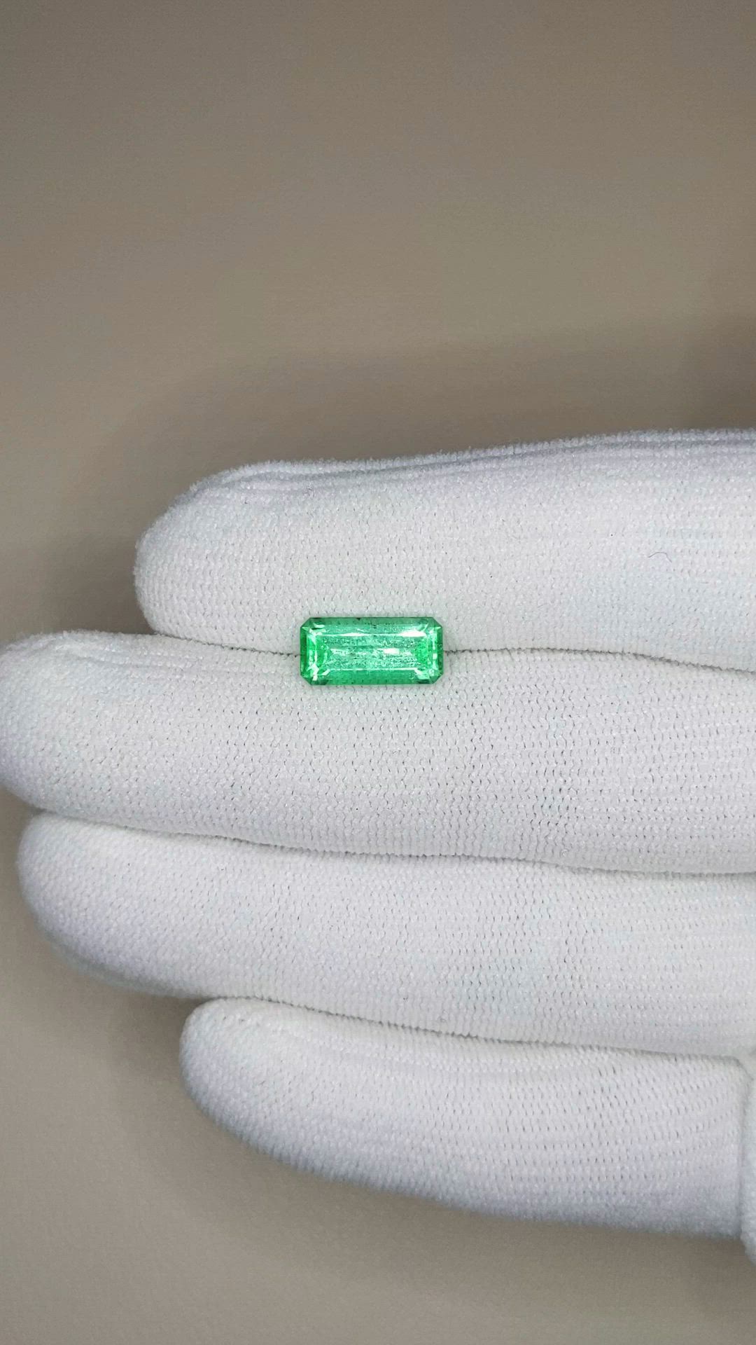 2.92 Ct. Emerald from Russia Size Video
