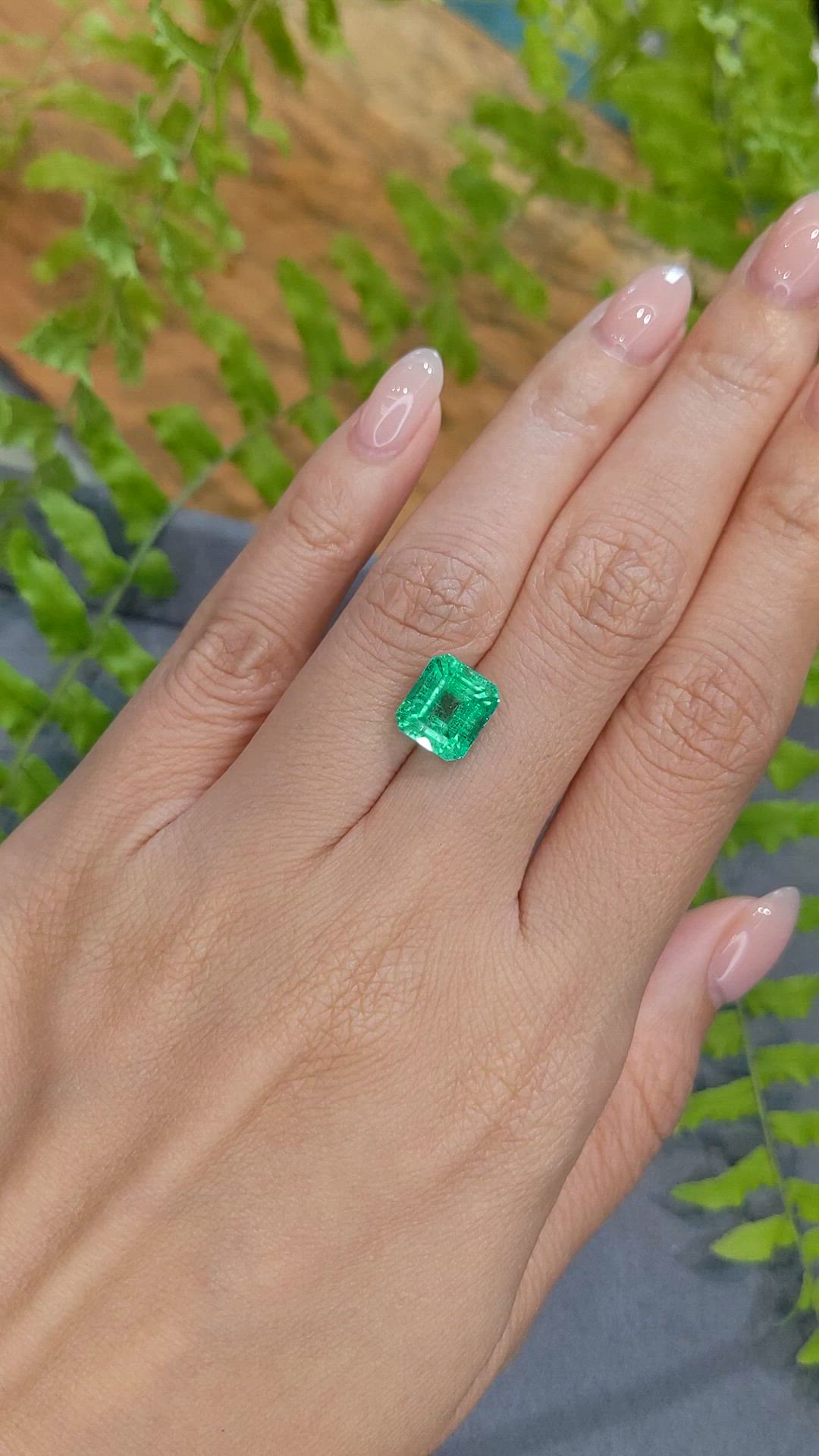 3.95 Ct. Emerald from Russia Size Video