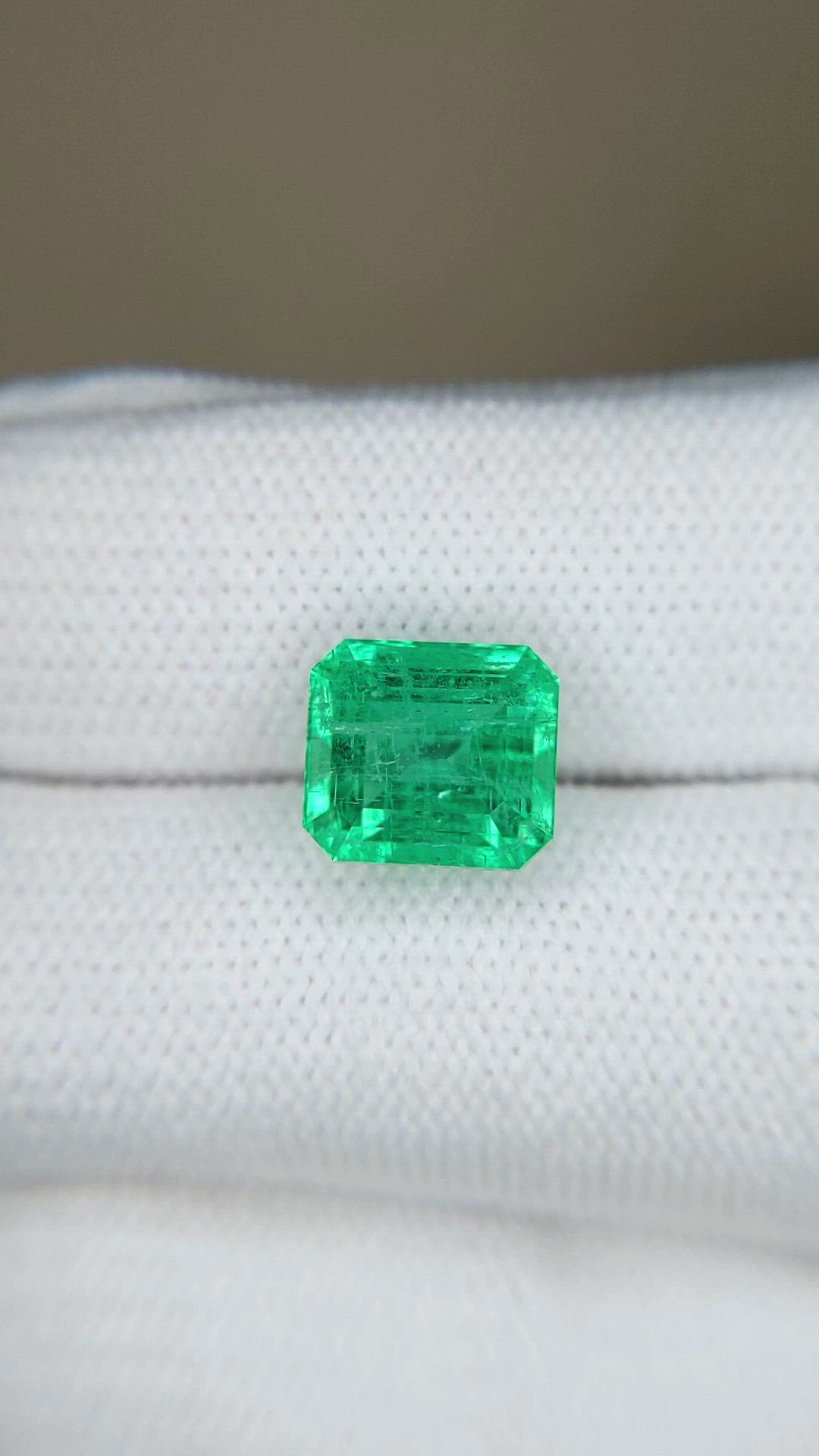 3.95 Ct. Emerald from Russia Size Video
