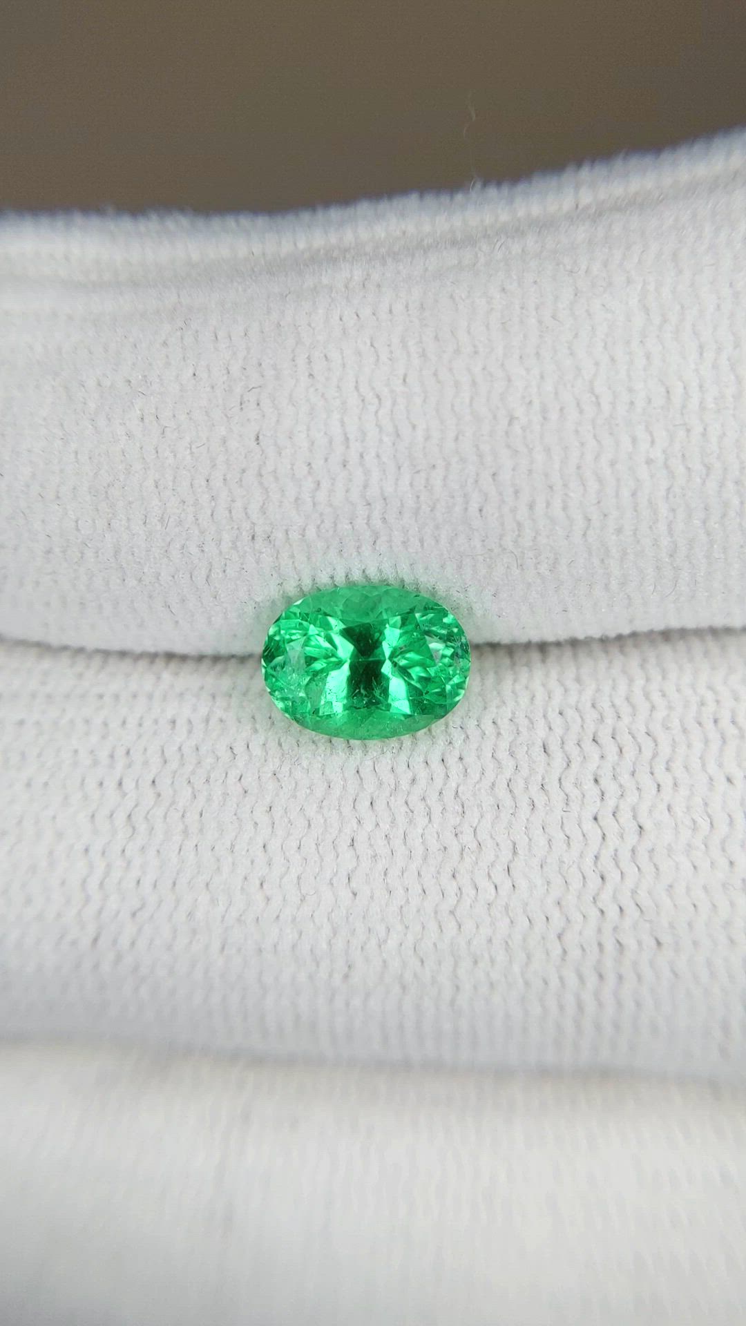 1.39 Ct. Emerald from Russia Size Video