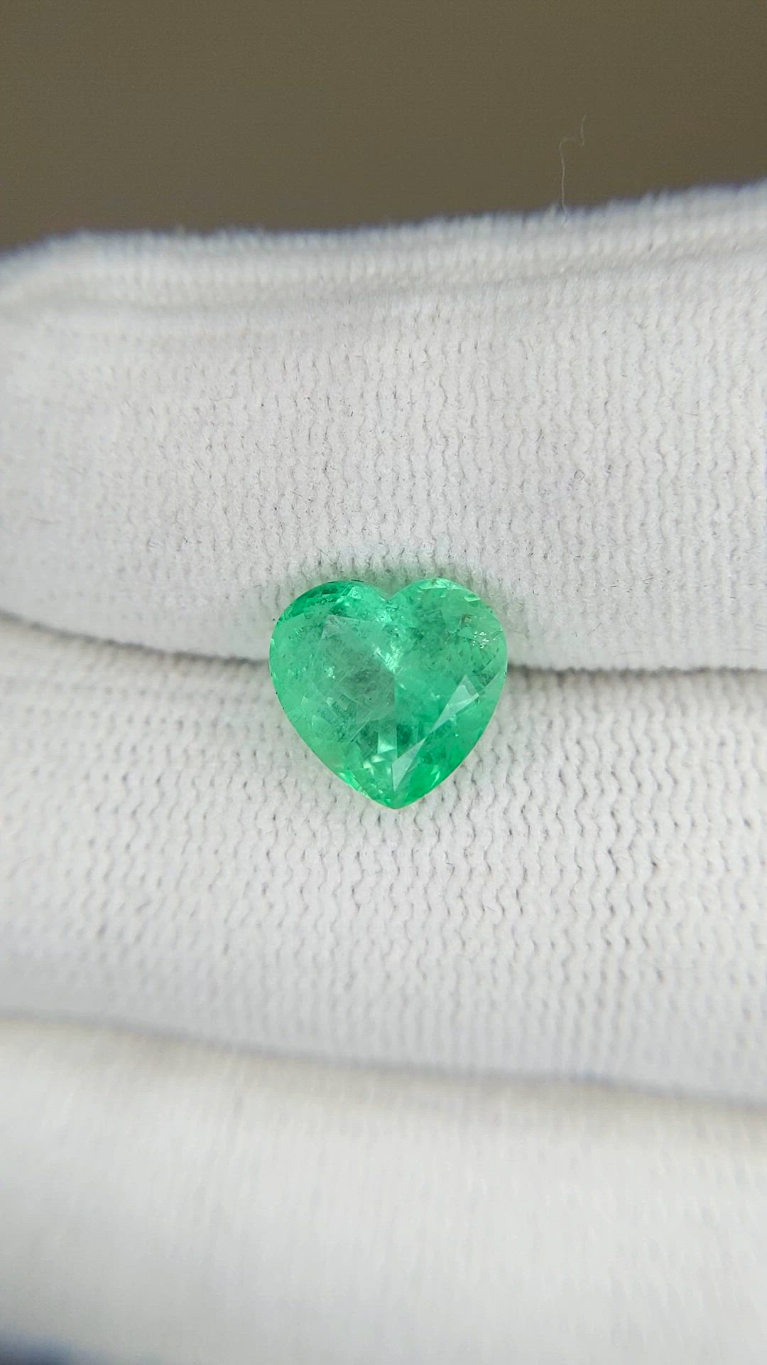 2.60 Ct. Emerald from Russia Size Video