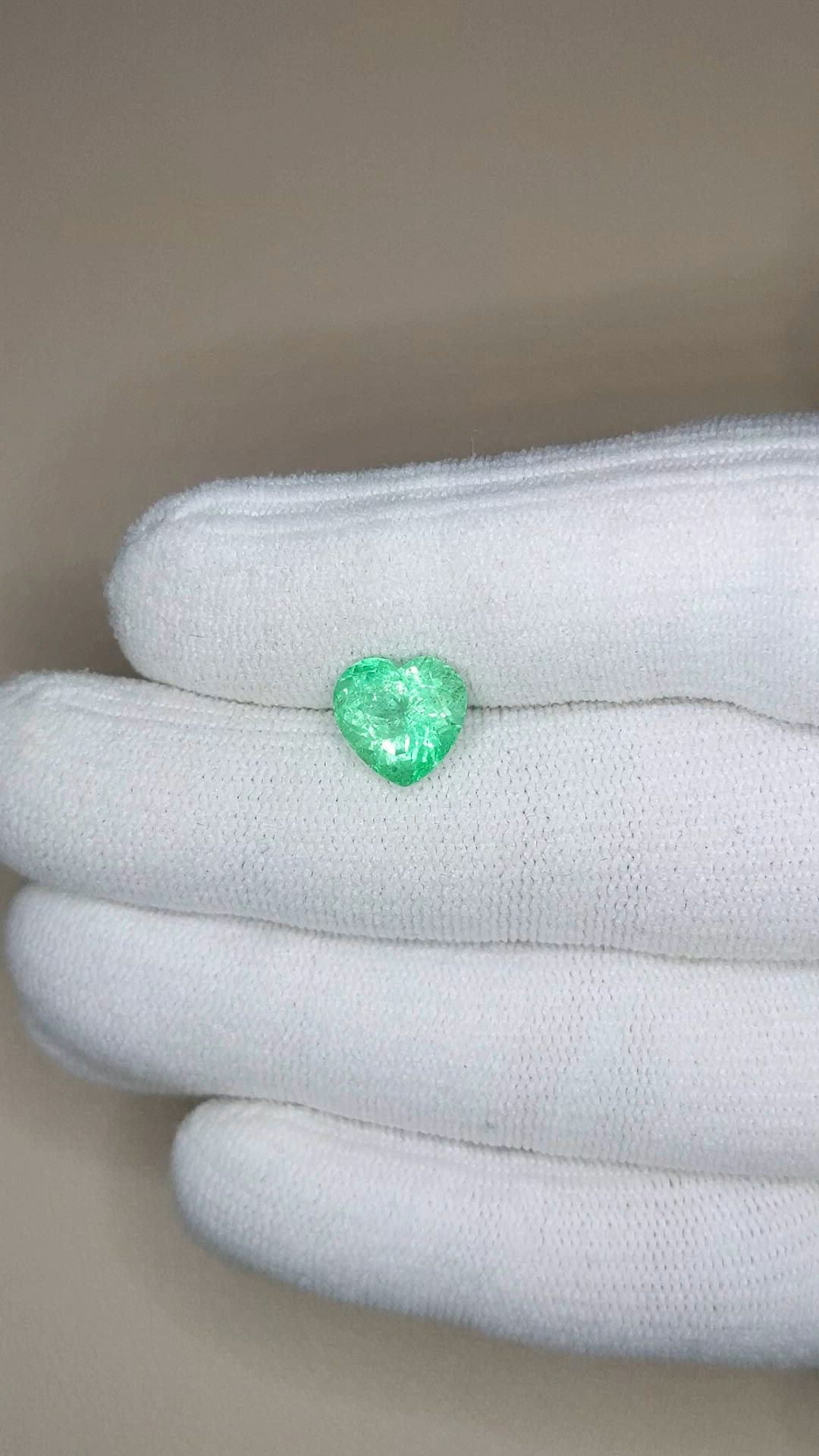 2.60 Ct. Emerald from Russia Size Video