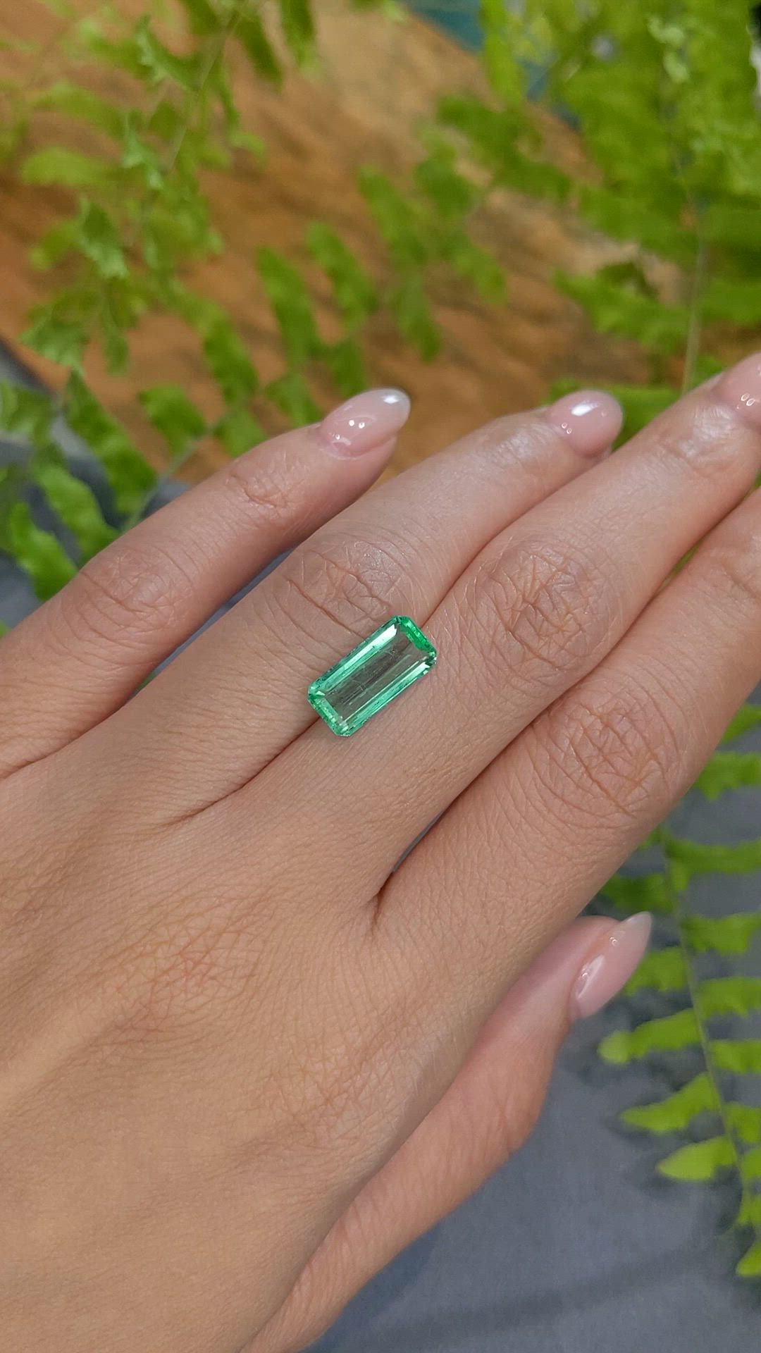 2.68 Ct. Emerald from Russia Size Video
