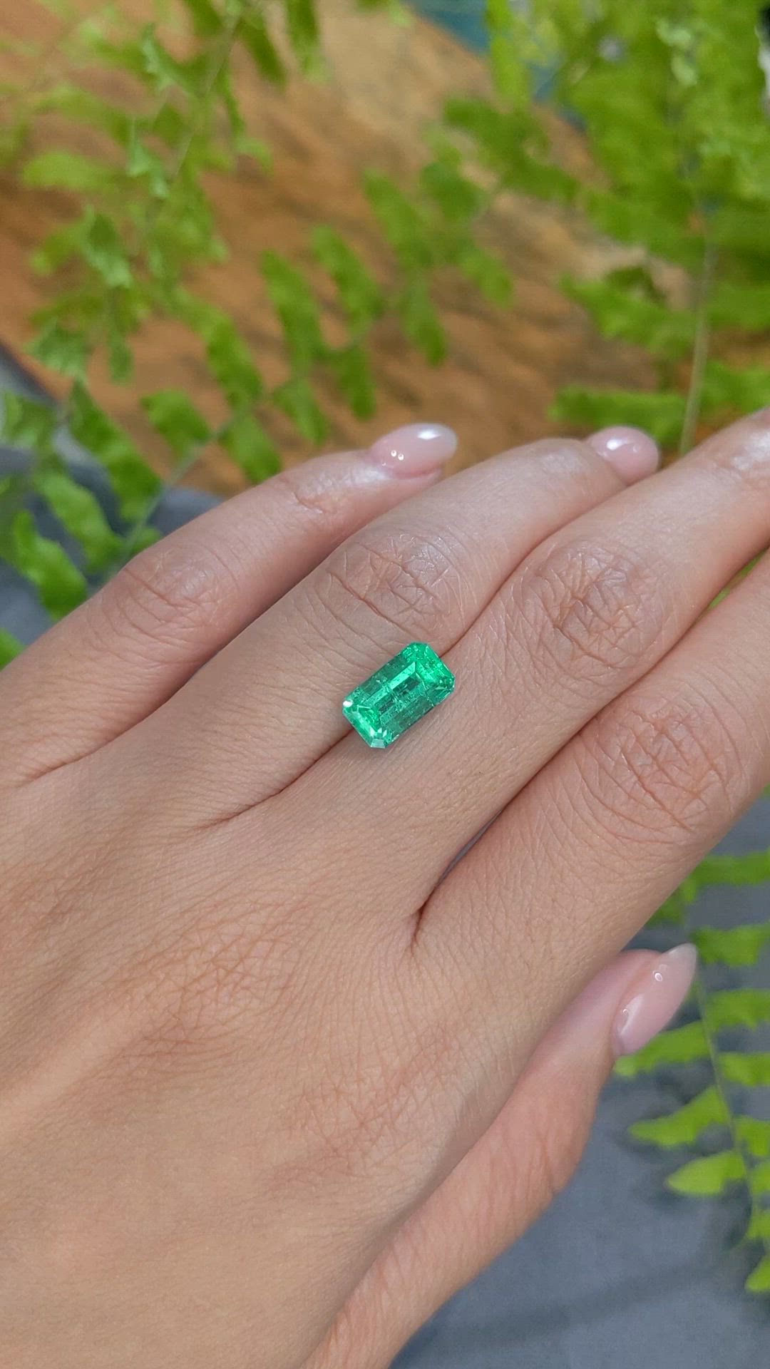 2.81 Ct. Emerald from Russia Size Video