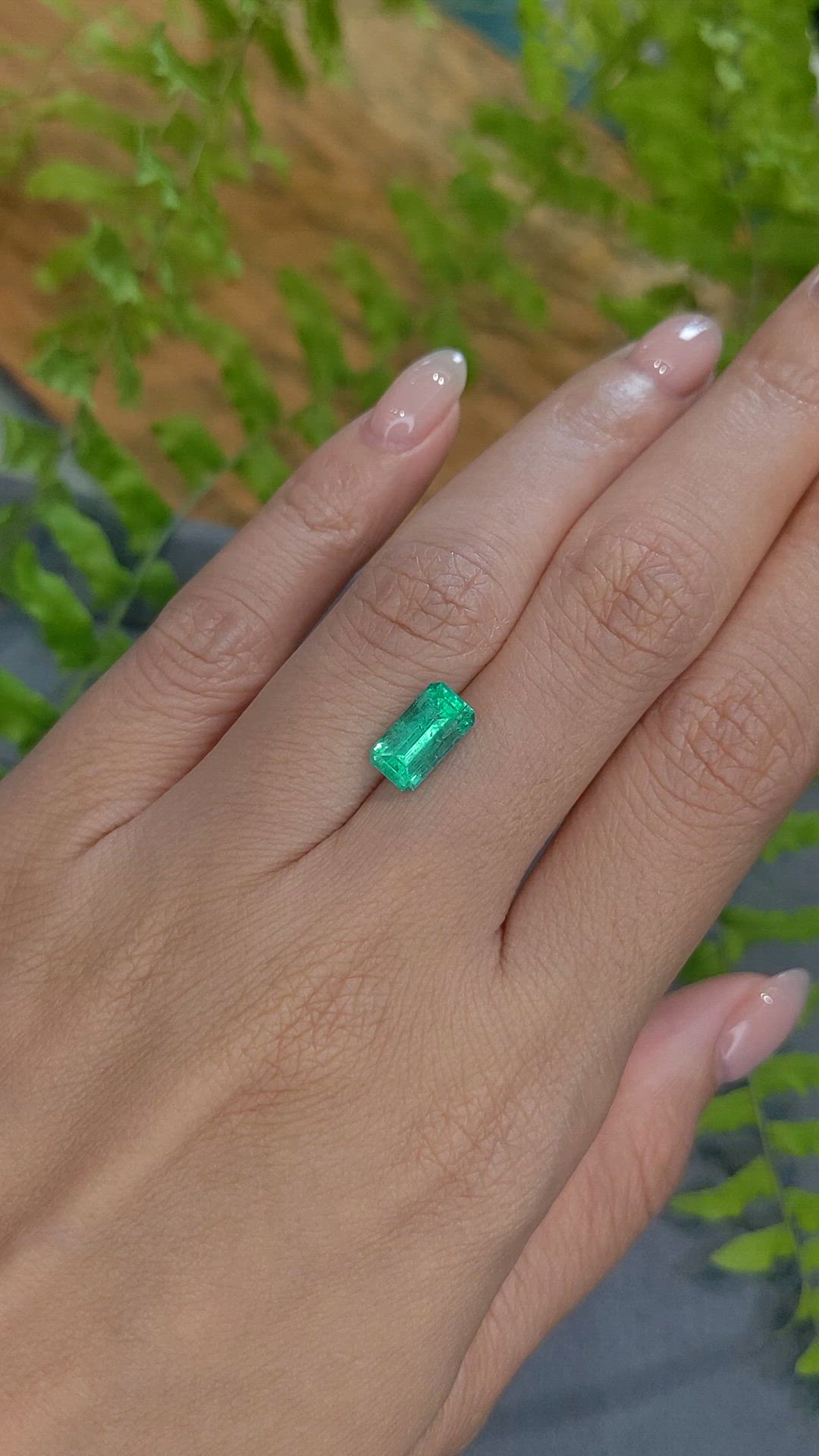 1.86 Ct. Emerald from Russia Size Video