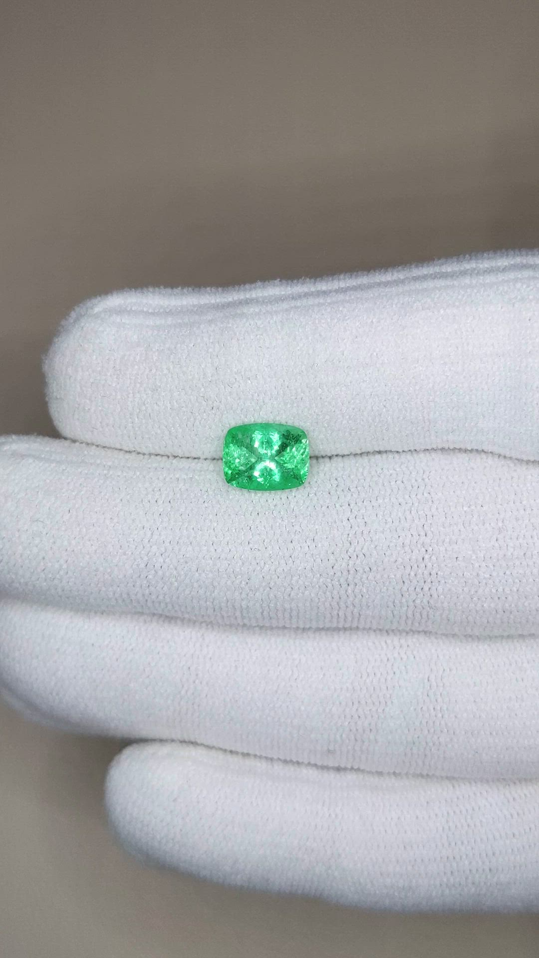 1.70 Ct. Emerald from Russia Size Video