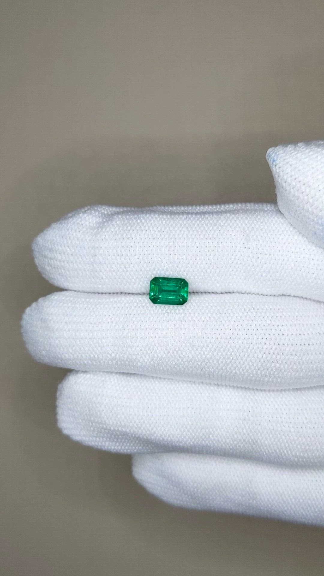 0.91 Ct. Emerald from Zambia Size Video