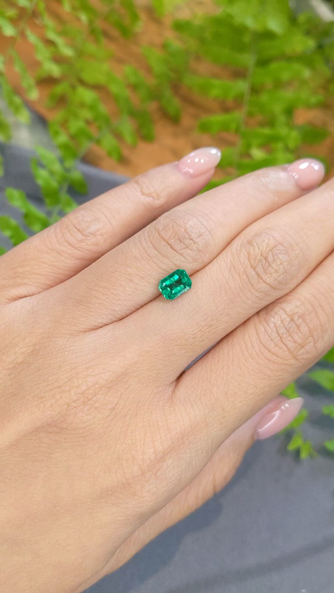0.85 Ct. Emerald from Zambia Size Video