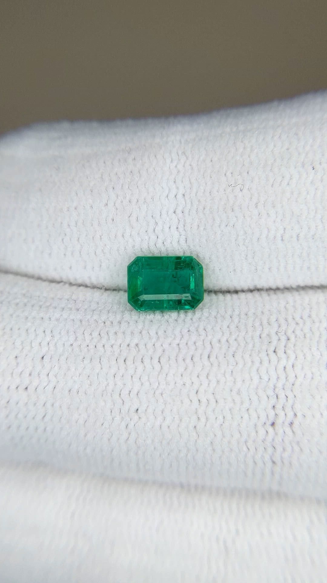 0.93 Ct. Emerald from Zambia Size Video