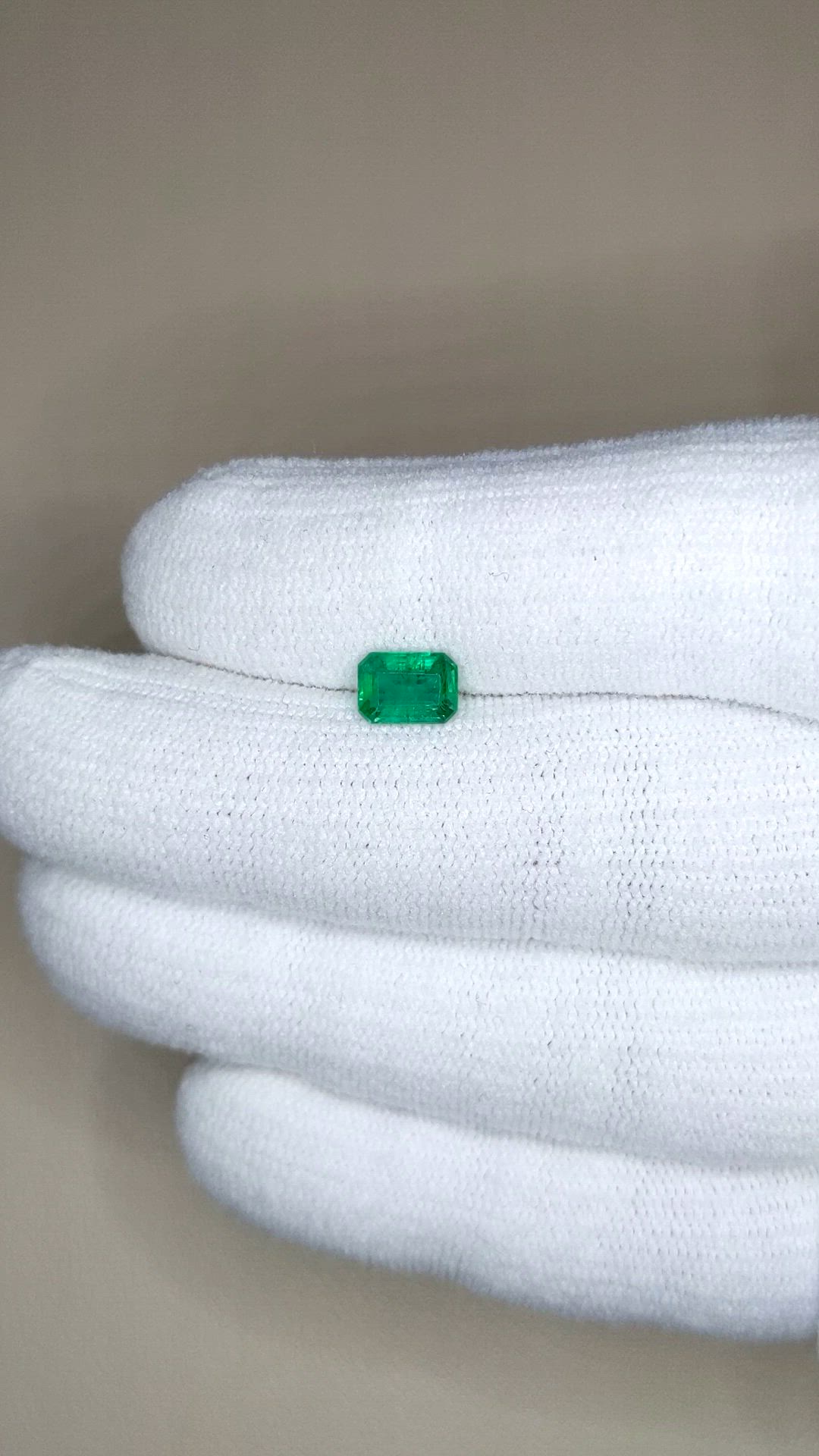 0.93 Ct. Emerald from Zambia Size Video
