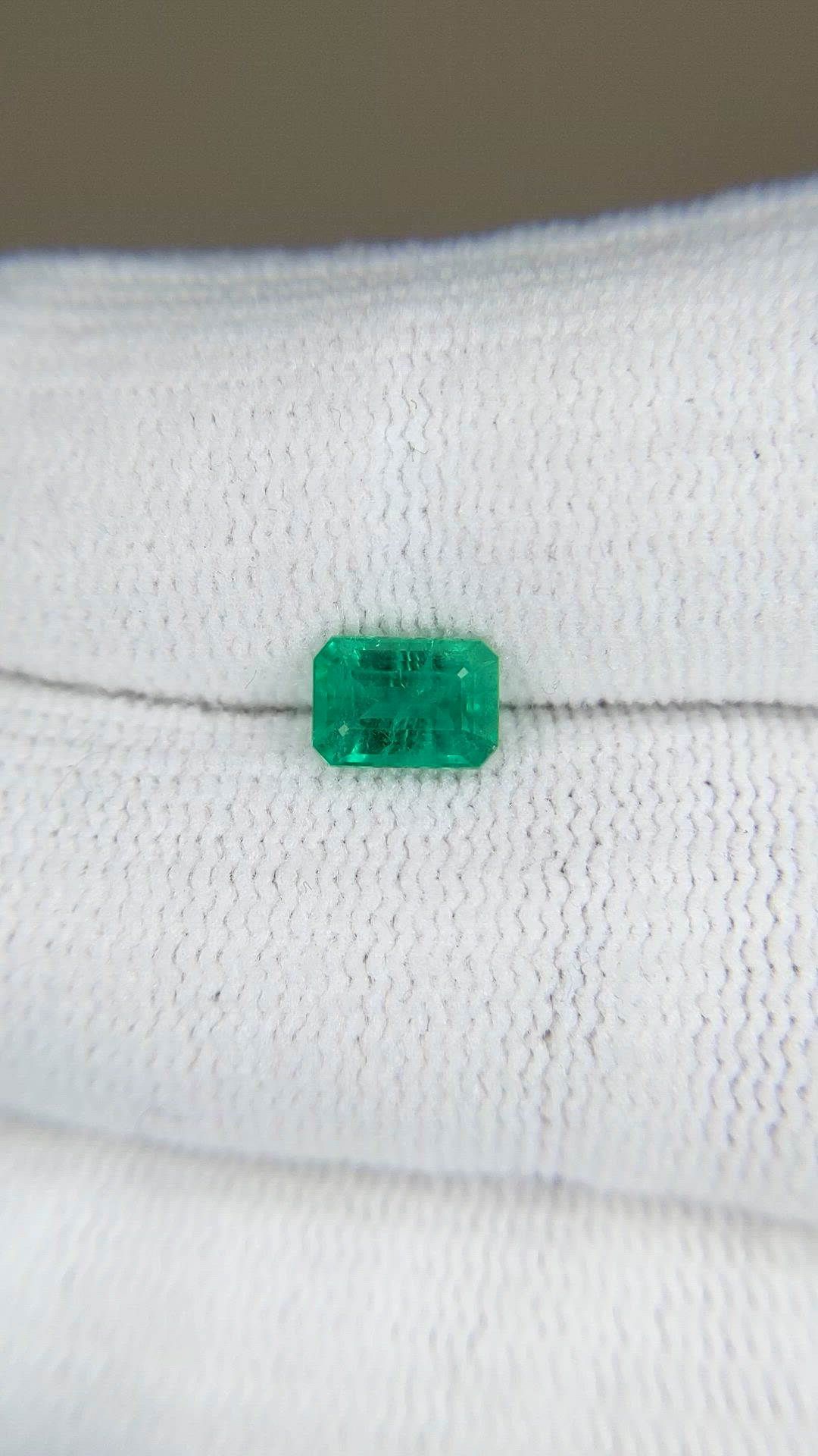 0.85 Ct. Emerald from Zambia Size Video